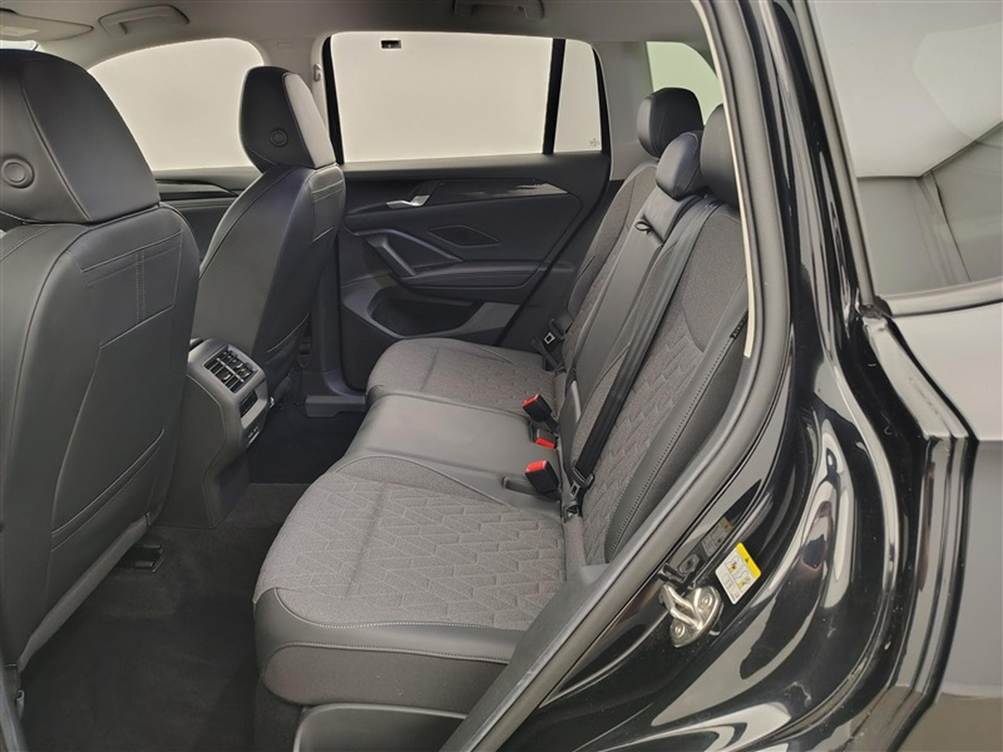 VW Tiguan 1.5 eTSI mHEV  DSG Navi Cockpit / Led / PDC+Caméra (2024) - Photo 13