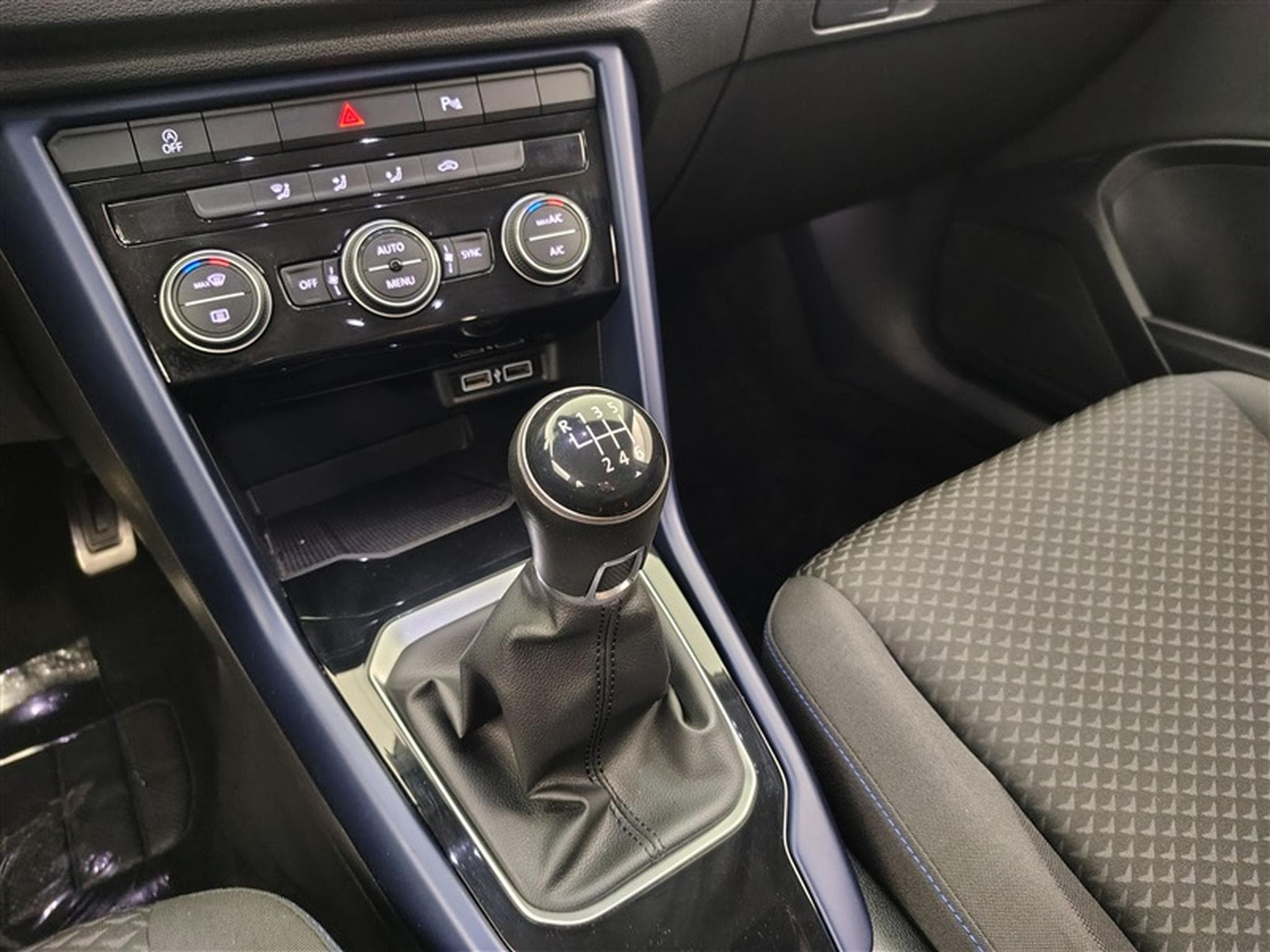 VW T-Roc 1.0 TSI United OPF (2020) - Photo 11