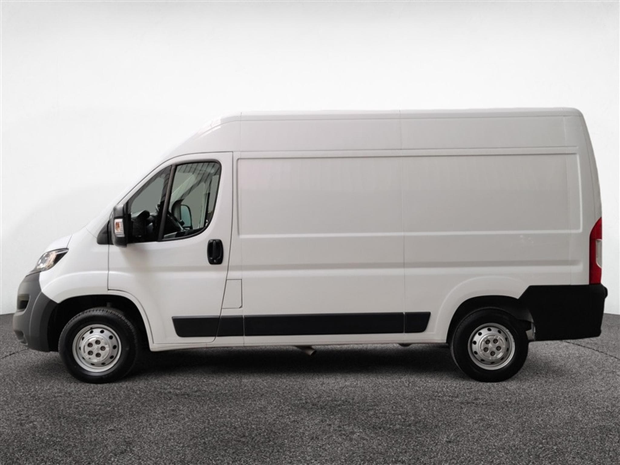 Peugeot Boxer 2.2 BlueHDi 140cv L2H2 NAVI / CAMERA / CRUISE (2021) - Foto 3