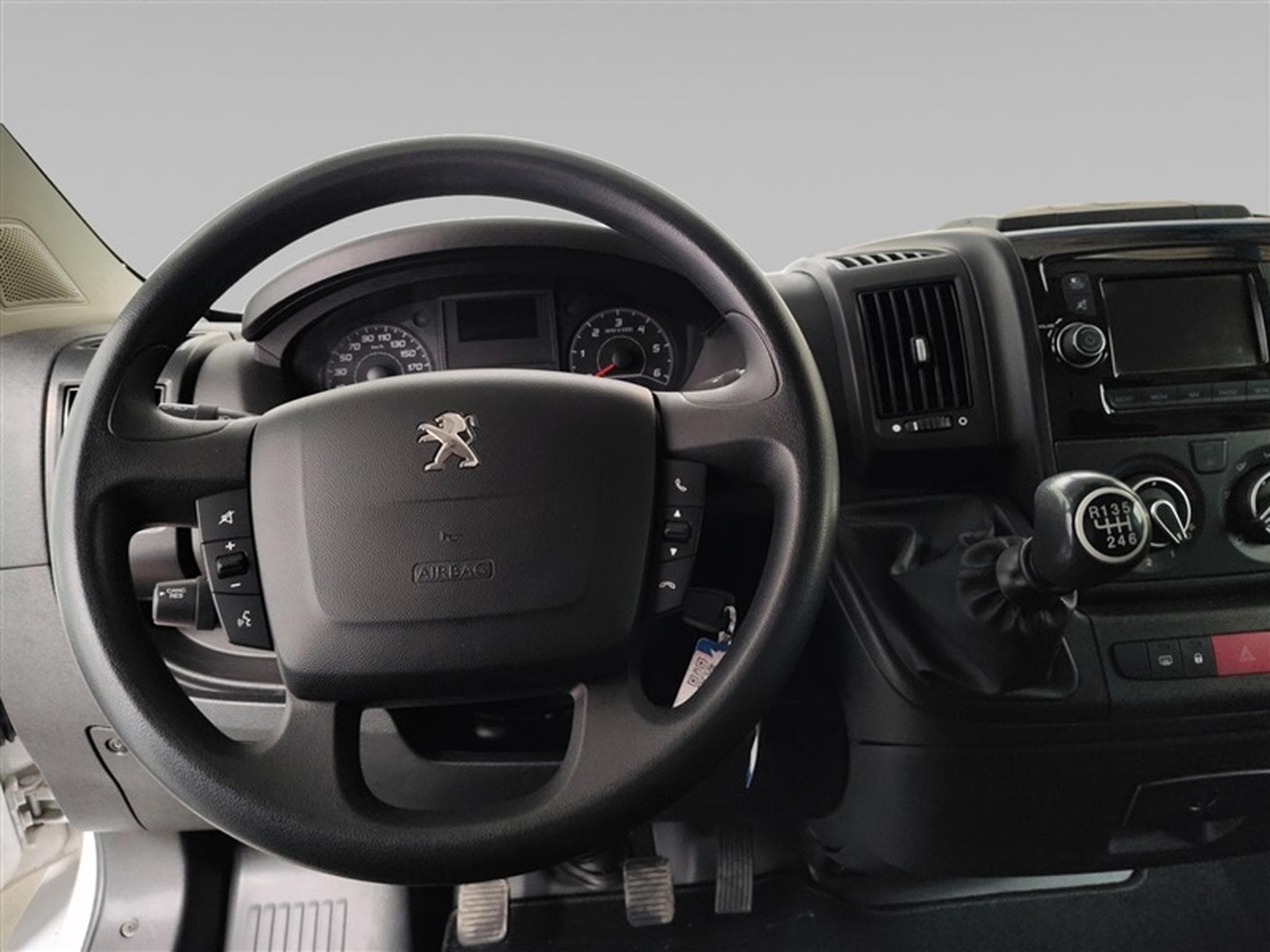 Peugeot Boxer 2.2 BlueHDi 140cv L2H2 NAVI / CAMERA / CRUISE (2021) - Foto 9