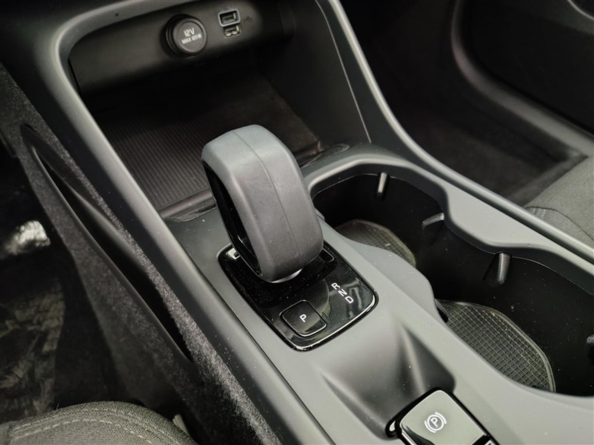 Volvo XC40 1.5 T2 Momentum Core Geartronic NAVI/FULL LED/JA17/PDC (2022) - Foto 12