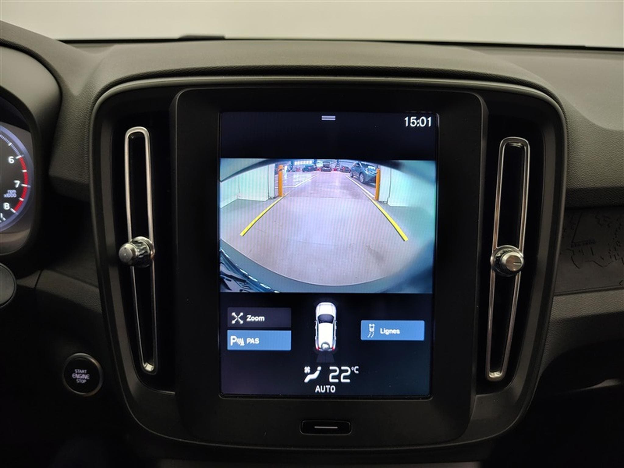 Volvo XC40 1.5 T2 Momentum Core Geartronic NAVI/FULL LED/JA17/PDC (2022) - Foto 18