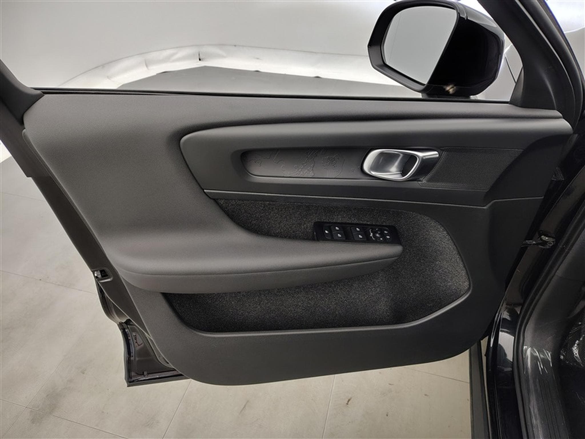 Volvo XC40 1.5 T2 Momentum Core Geartronic NAVI/FULL LED/JA17/PDC (2022) - Foto 17