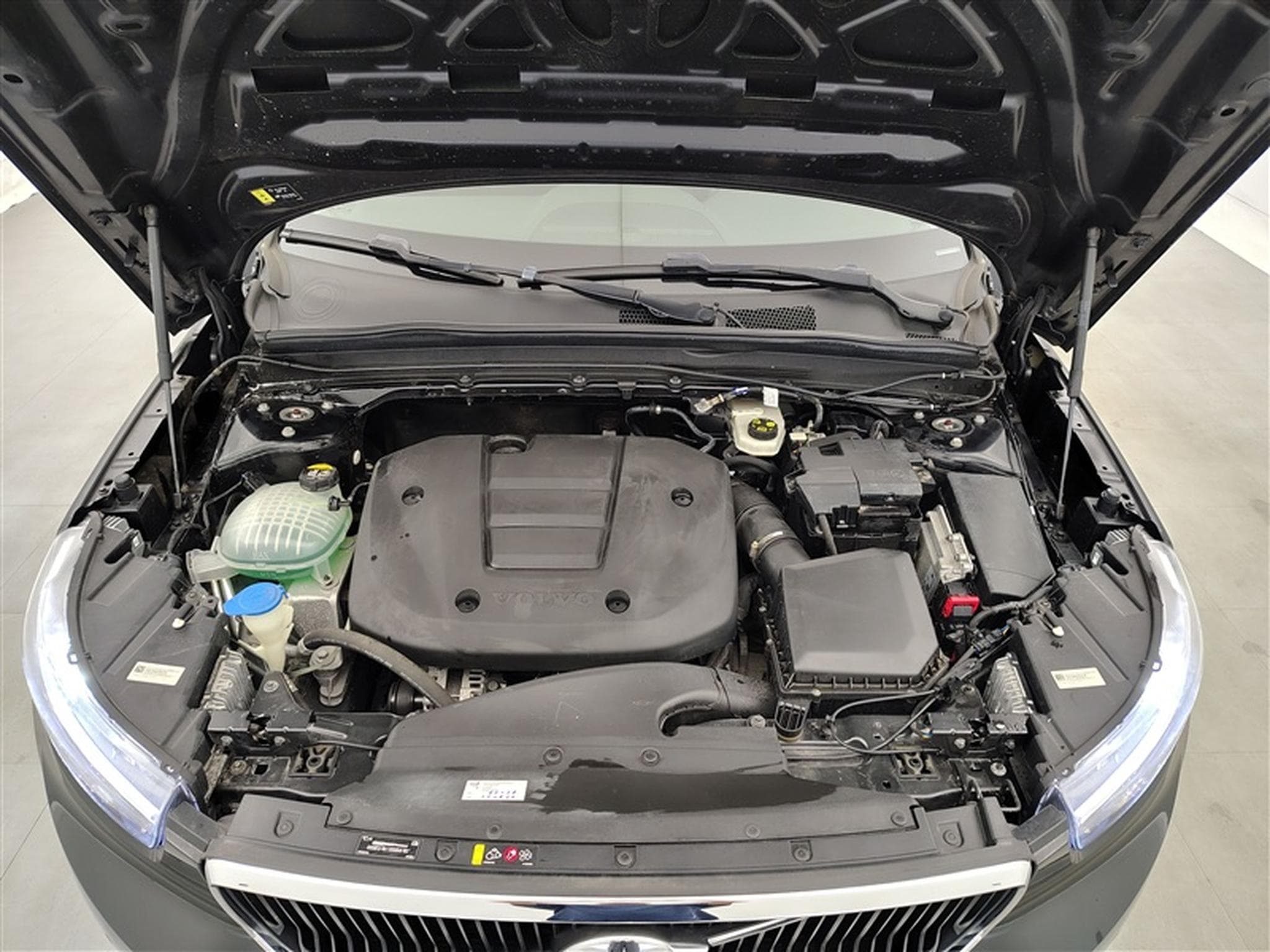 Volvo XC40 1.5 T2 Momentum Core Geartronic NAVI/FULL LED/JA17/PDC (2022) - Foto 19