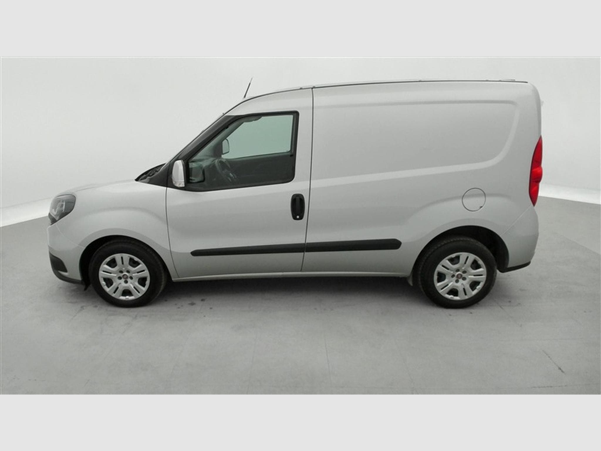 Fiat Doblo 1.6 MJET Cargo CLIM / CARPLAY (2023) - Photo 3