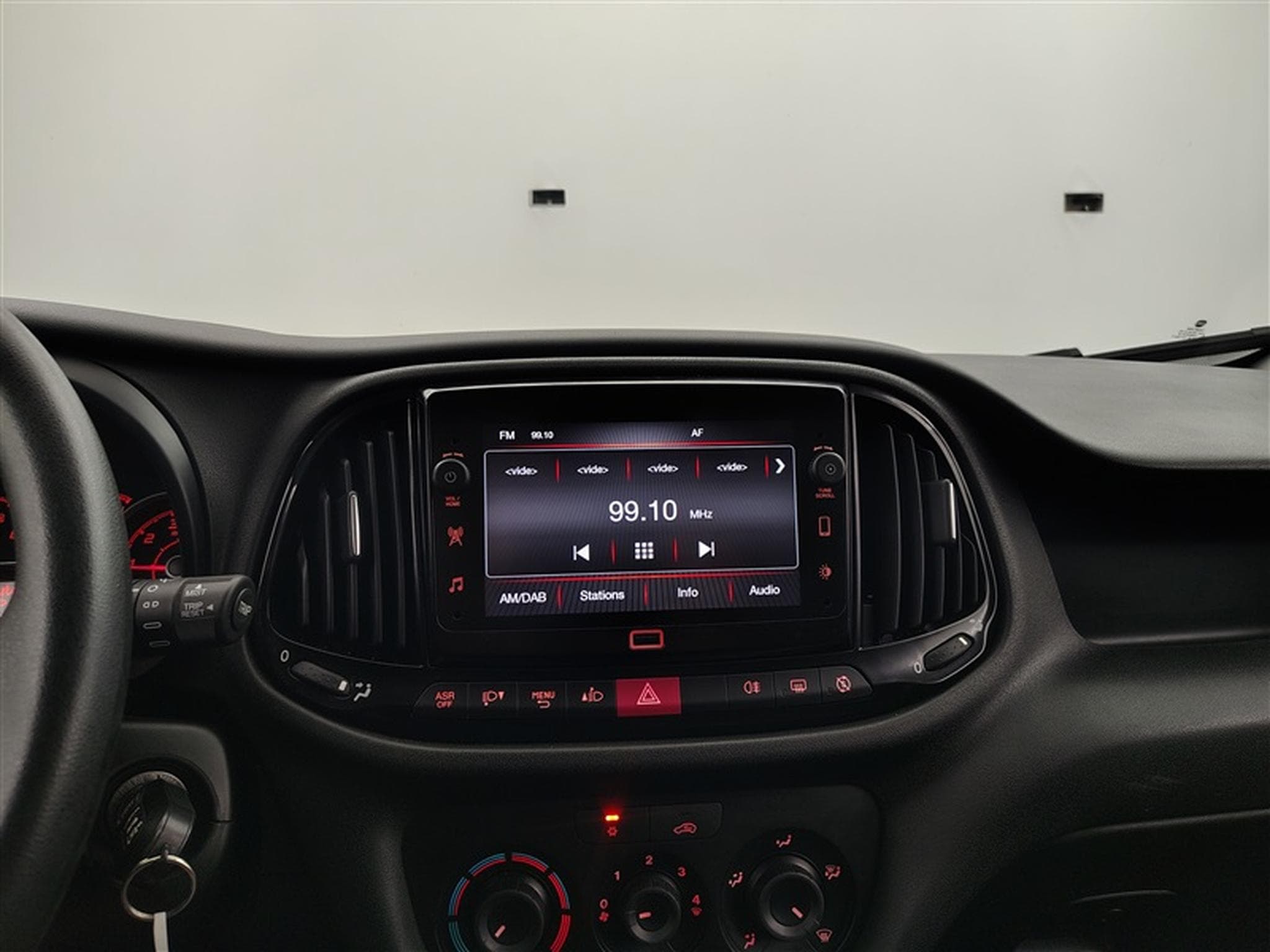 Fiat Doblo 1.6 MJET Cargo CLIM / CARPLAY (2023) - Photo 11