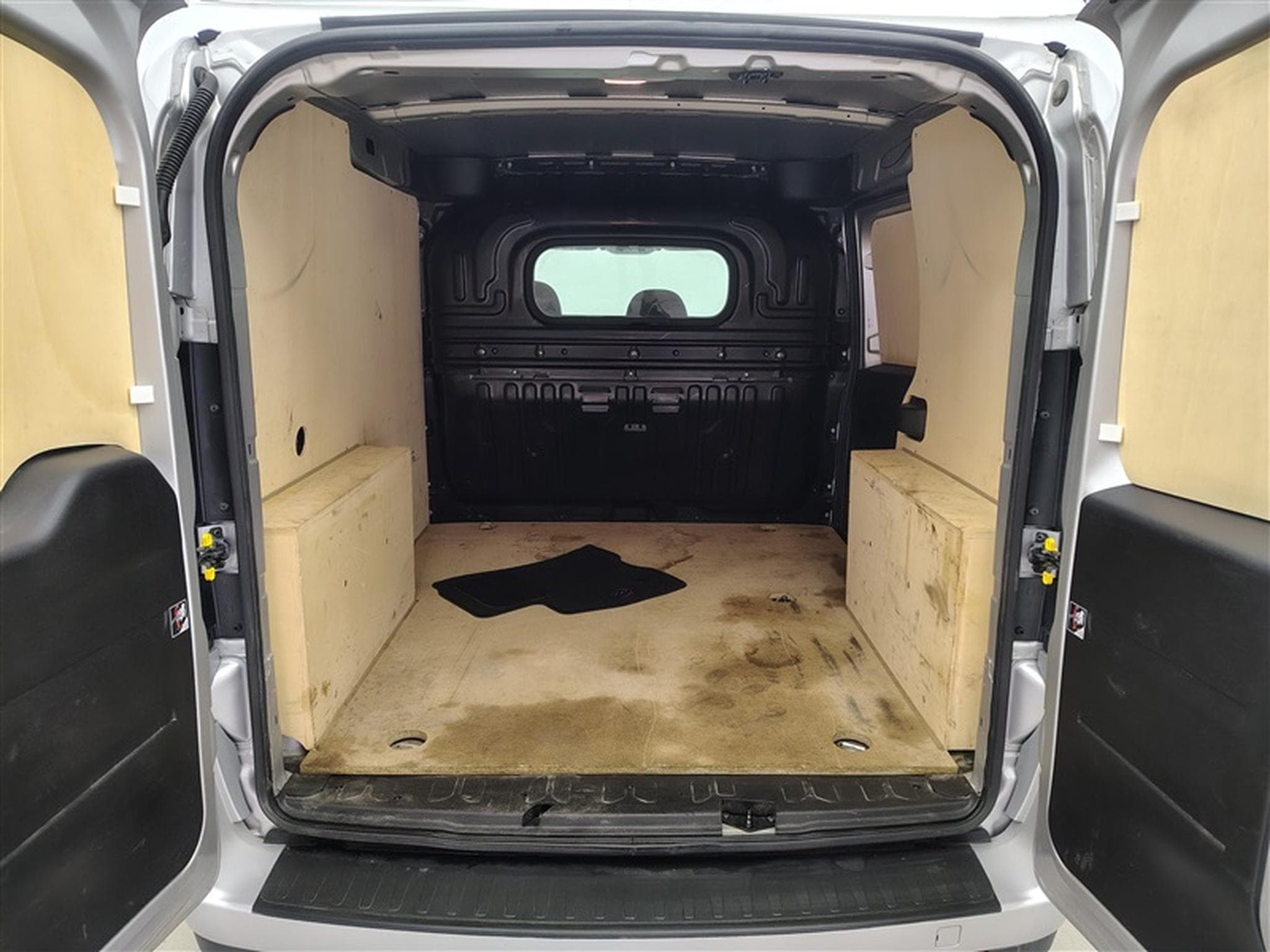 Fiat Doblo 1.6 MJET Cargo CLIM / CARPLAY (2023) - Photo 14
