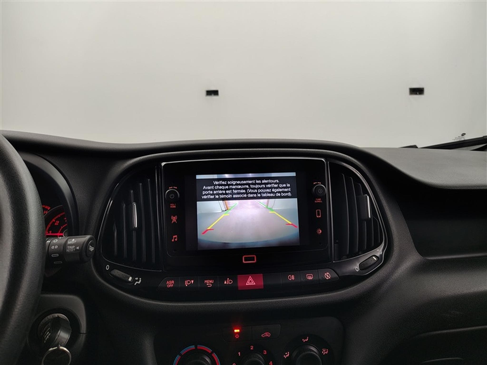 Fiat Doblo 1.6 MJET Cargo CLIM / CARPLAY (2023) - Photo 17