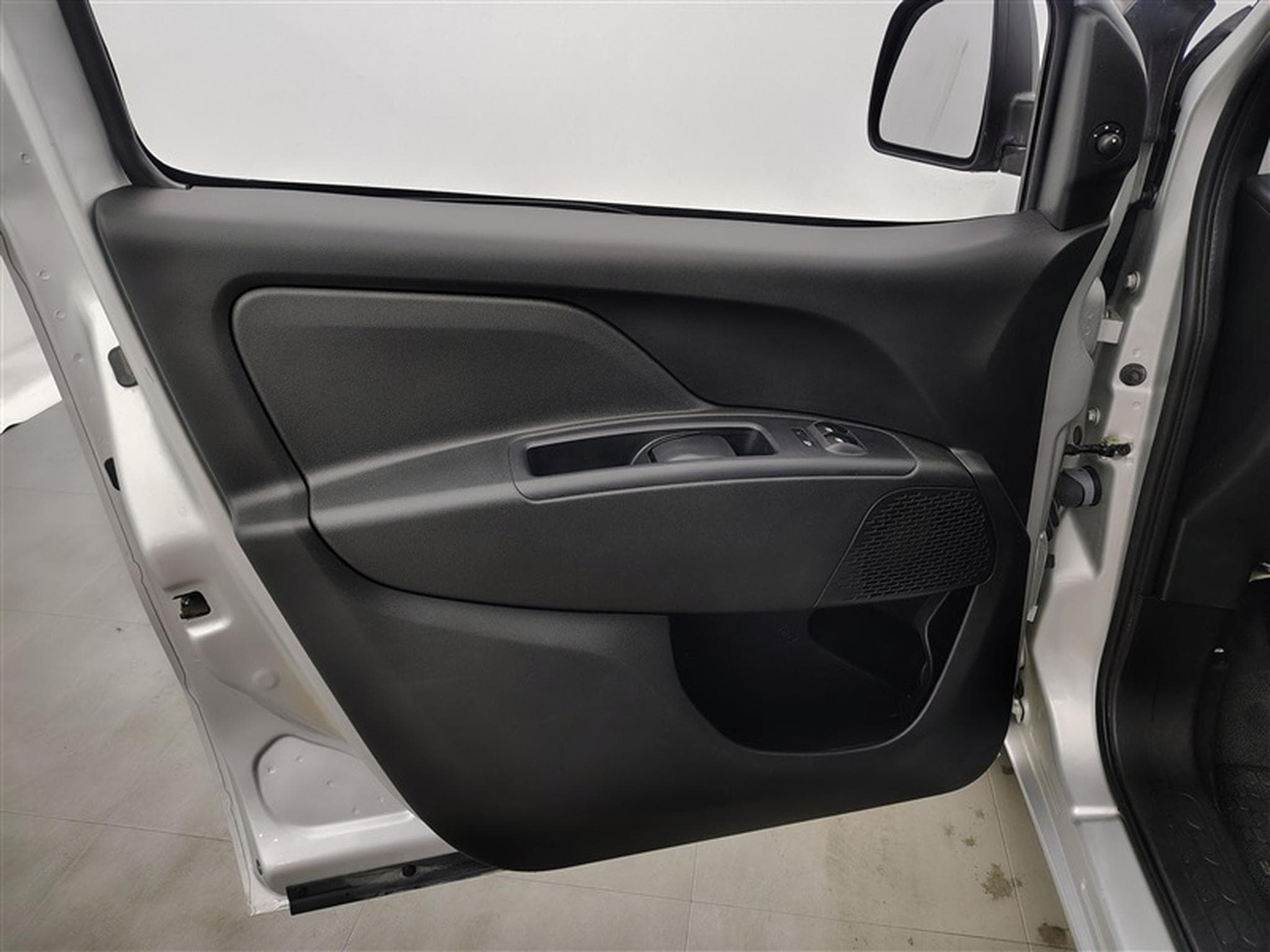Fiat Doblo 1.6 MJET Cargo CLIM / CARPLAY (2023) - Photo 16