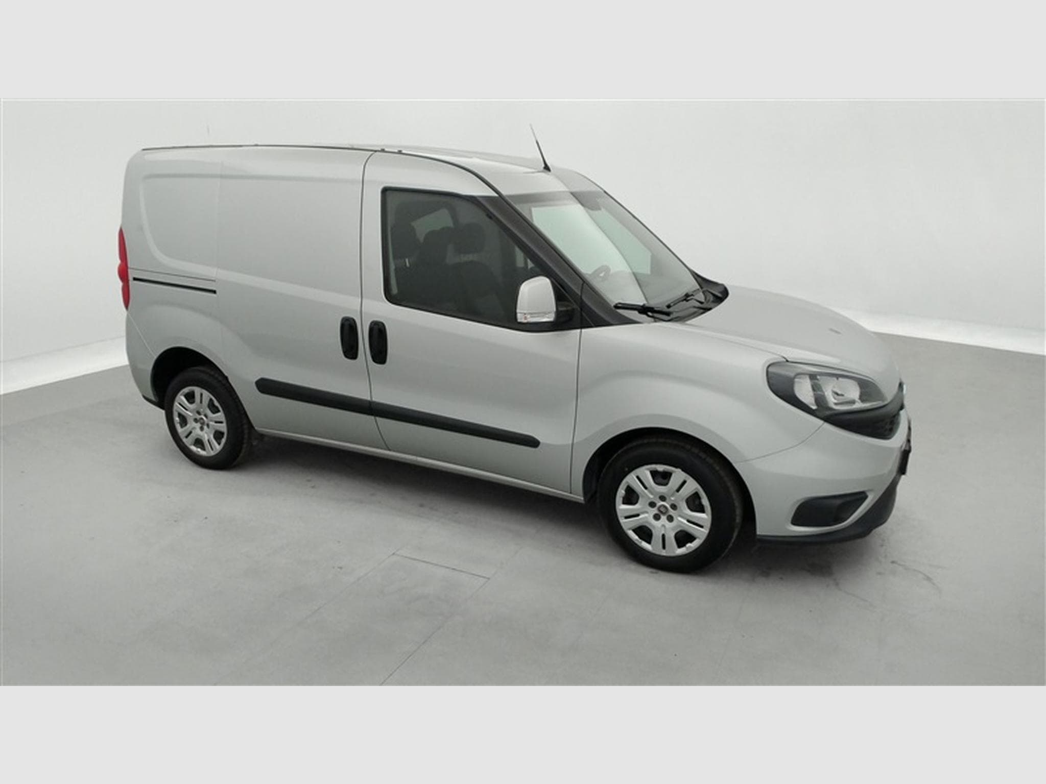 Fiat Doblo 1.6 MJET Cargo CLIM / CARPLAY (2023) - Photo 22