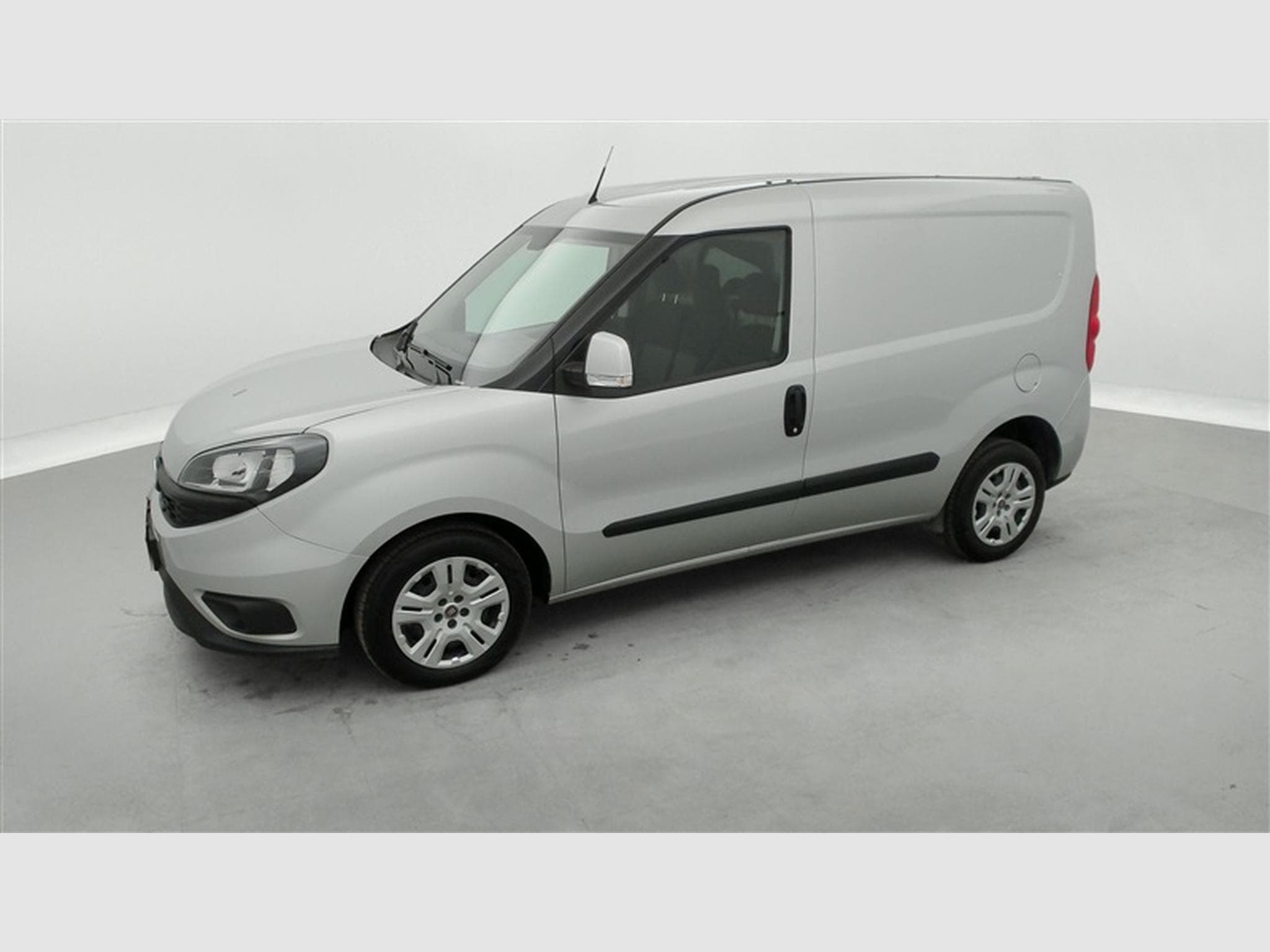 Fiat Doblo 1.6 MJET Cargo CLIM / CARPLAY (2023) - Photo 20