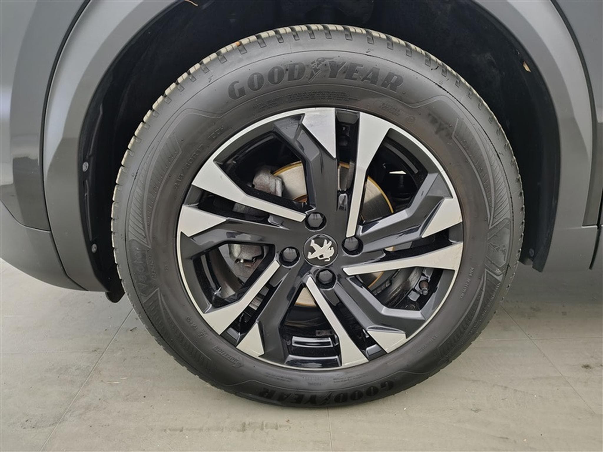 Peugeot 2008 1.2 PureTech Allure S-CUIR/NAVI/LED/JA17/PDC (2023) - Photo 6