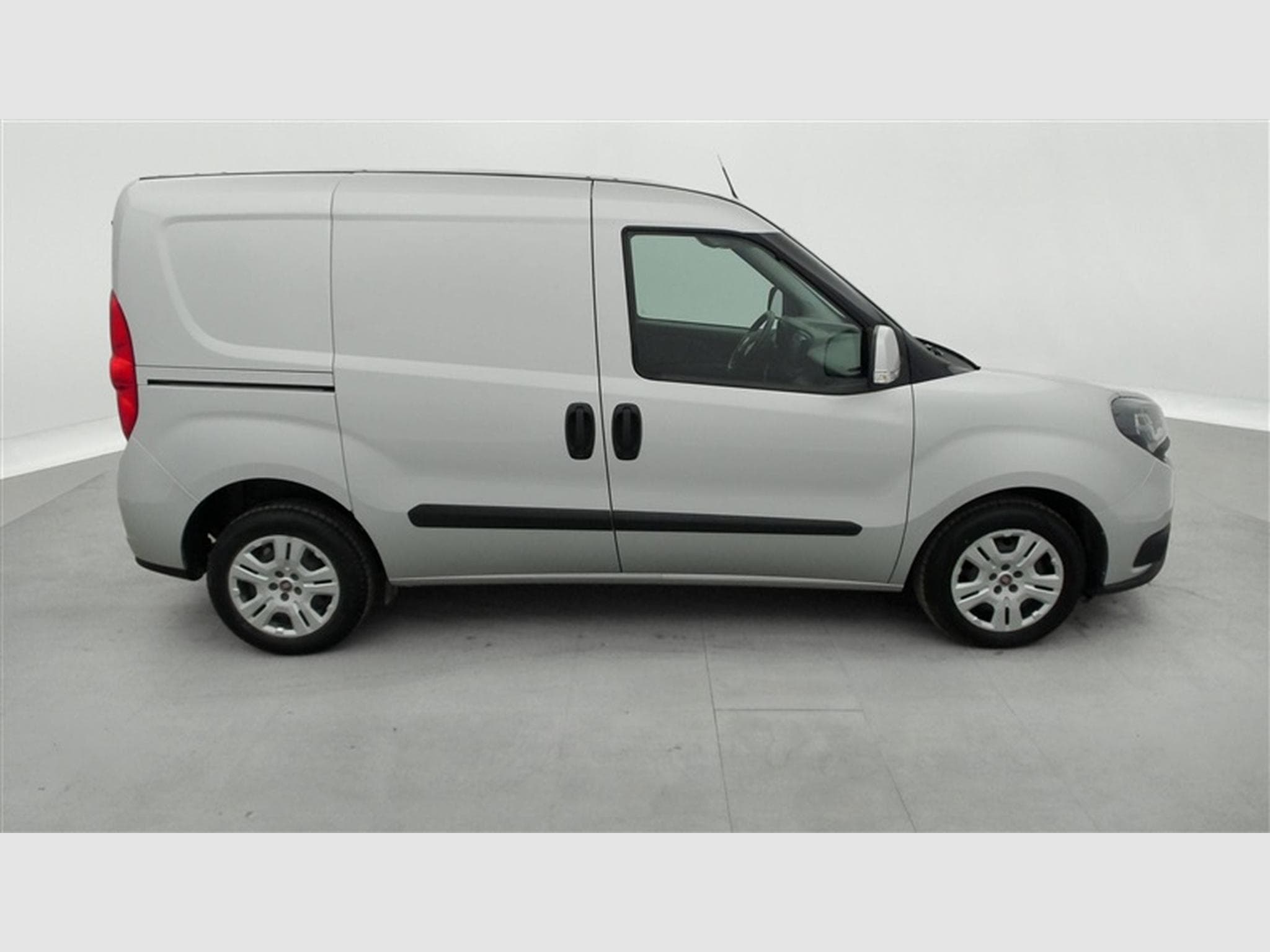 Fiat Doblo 1.6 MJET Cargo CLIM / CARPLAY (2023) - Photo 23