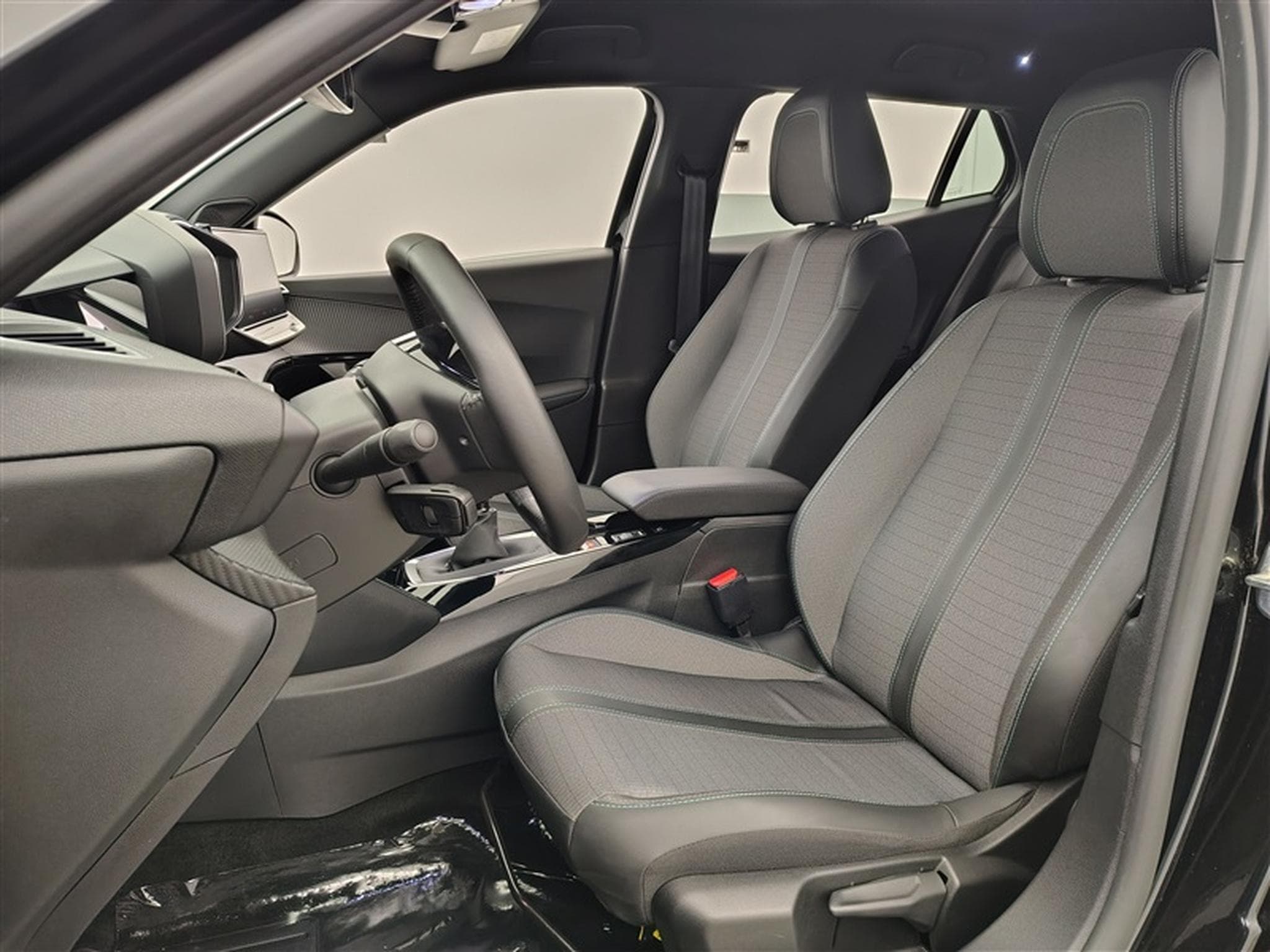 Peugeot 2008 1.2 PureTech Allure S-CUIR/NAVI/LED/JA17/PDC (2023) - Photo 7