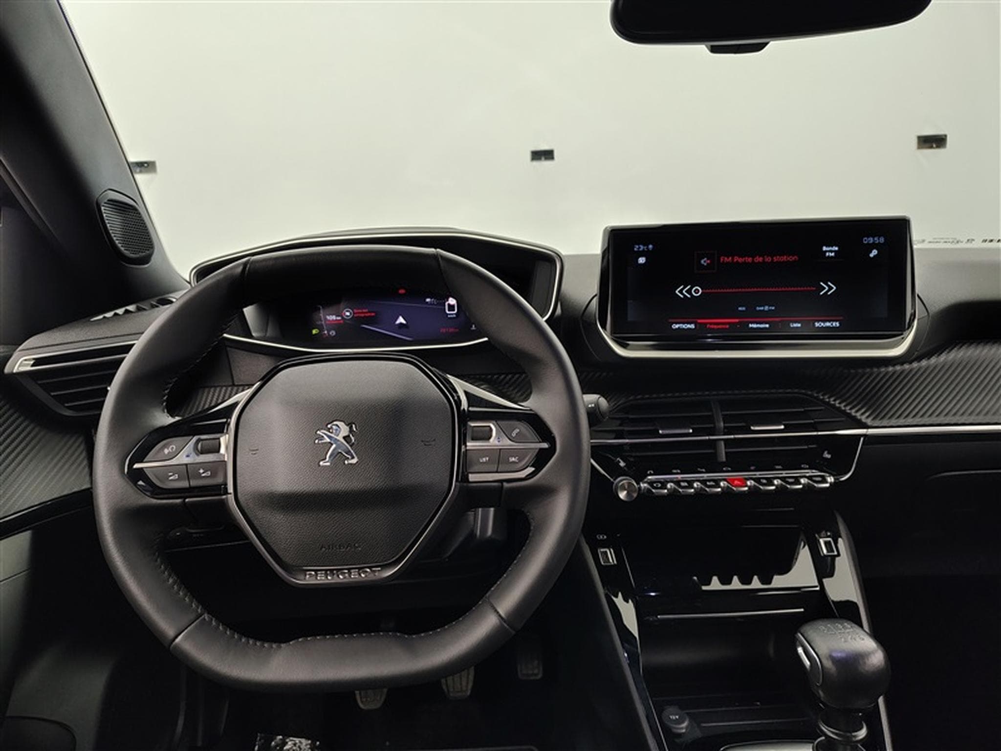 Peugeot 2008 1.2 PureTech Allure S-CUIR/NAVI/LED/JA17/PDC (2023) - Photo 9