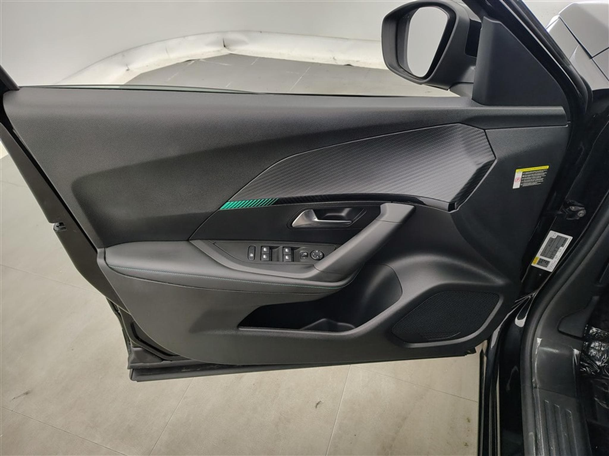 Peugeot 2008 1.2 PureTech Allure S-CUIR/NAVI/LED/JA17/PDC (2023) - Photo 17