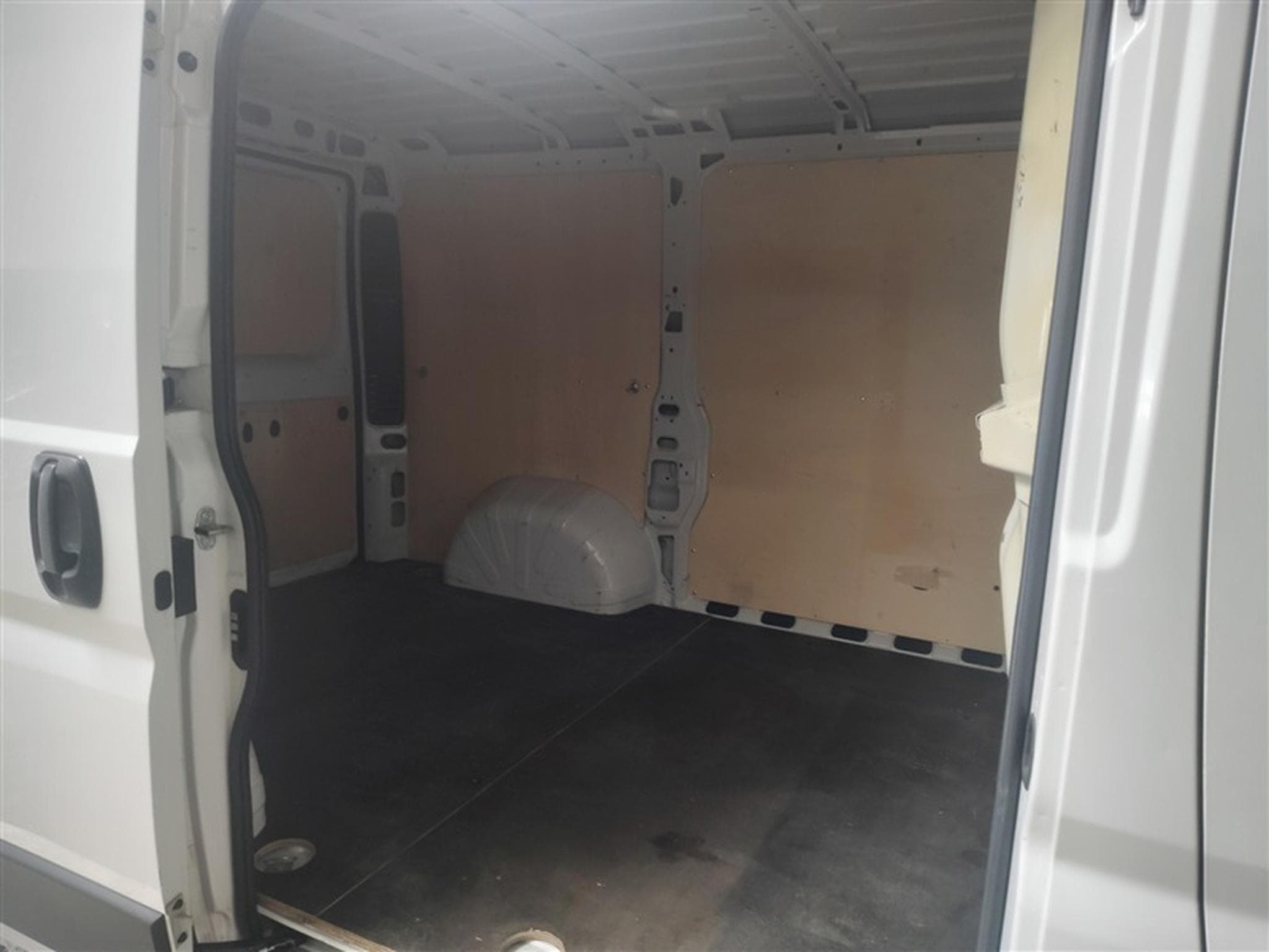 Peugeot Boxer 2.2 BlueHDi 140cv L1H1 NAVI / RADAR / CRUISE (2021) - Foto 13
