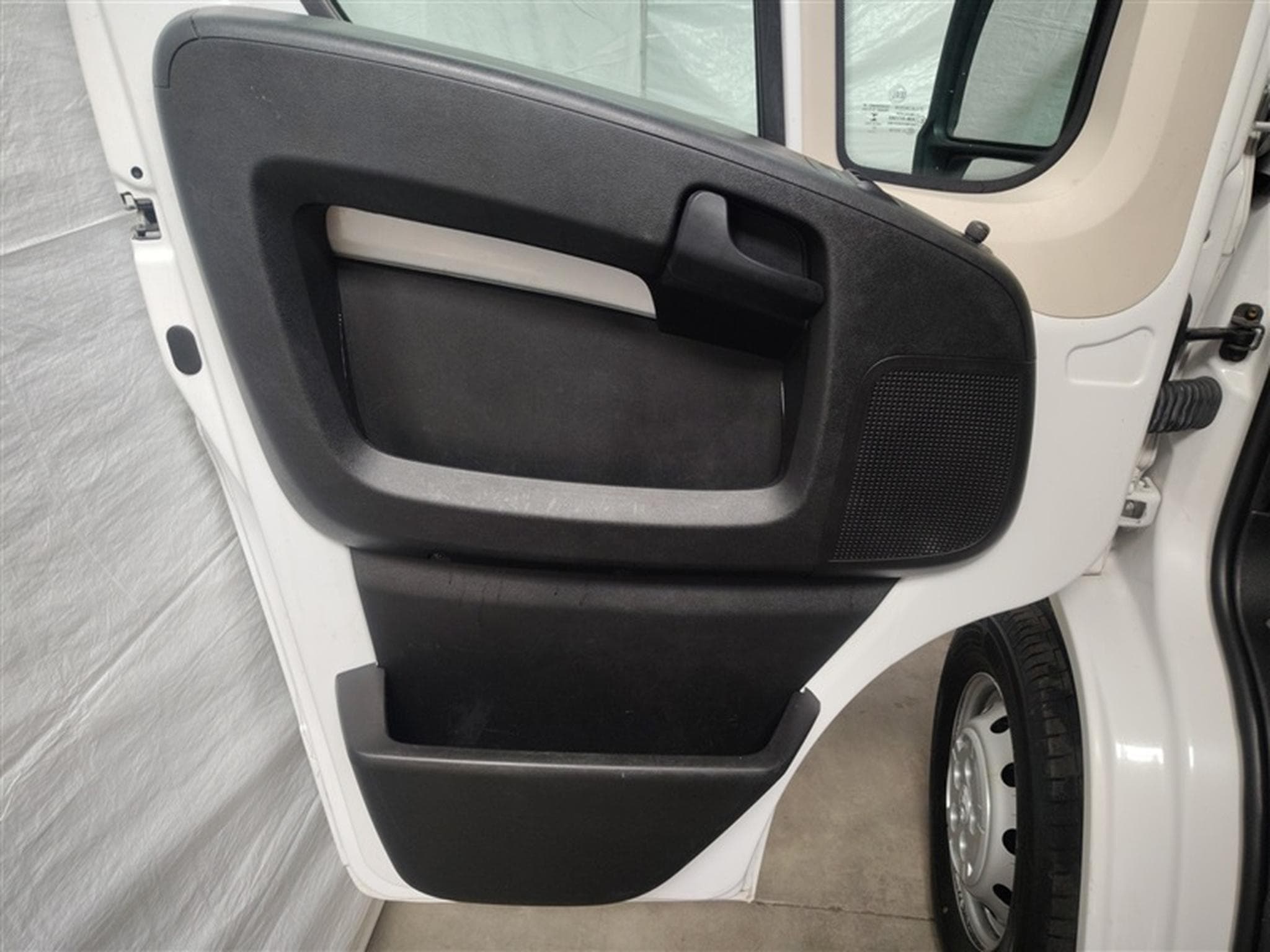 Peugeot Boxer 2.2 BlueHDi 140cv L1H1 NAVI / RADAR / CRUISE (2021) - Foto 15