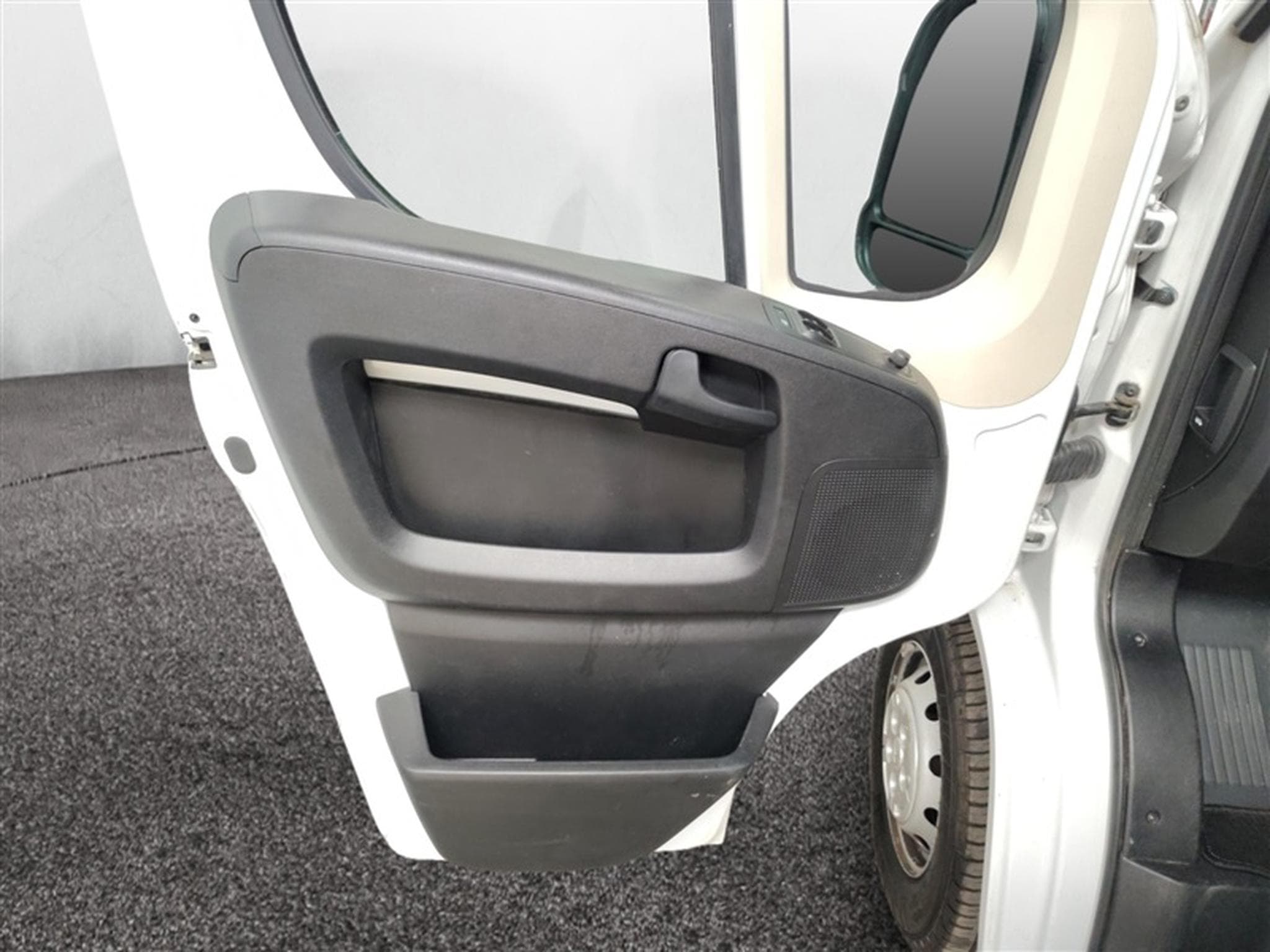 Citroen Jumper 2.2 BlueHDi 140cv L2H2 Driver GALERIE / CLIM / BLUETOOTH (2023) - Foto 16