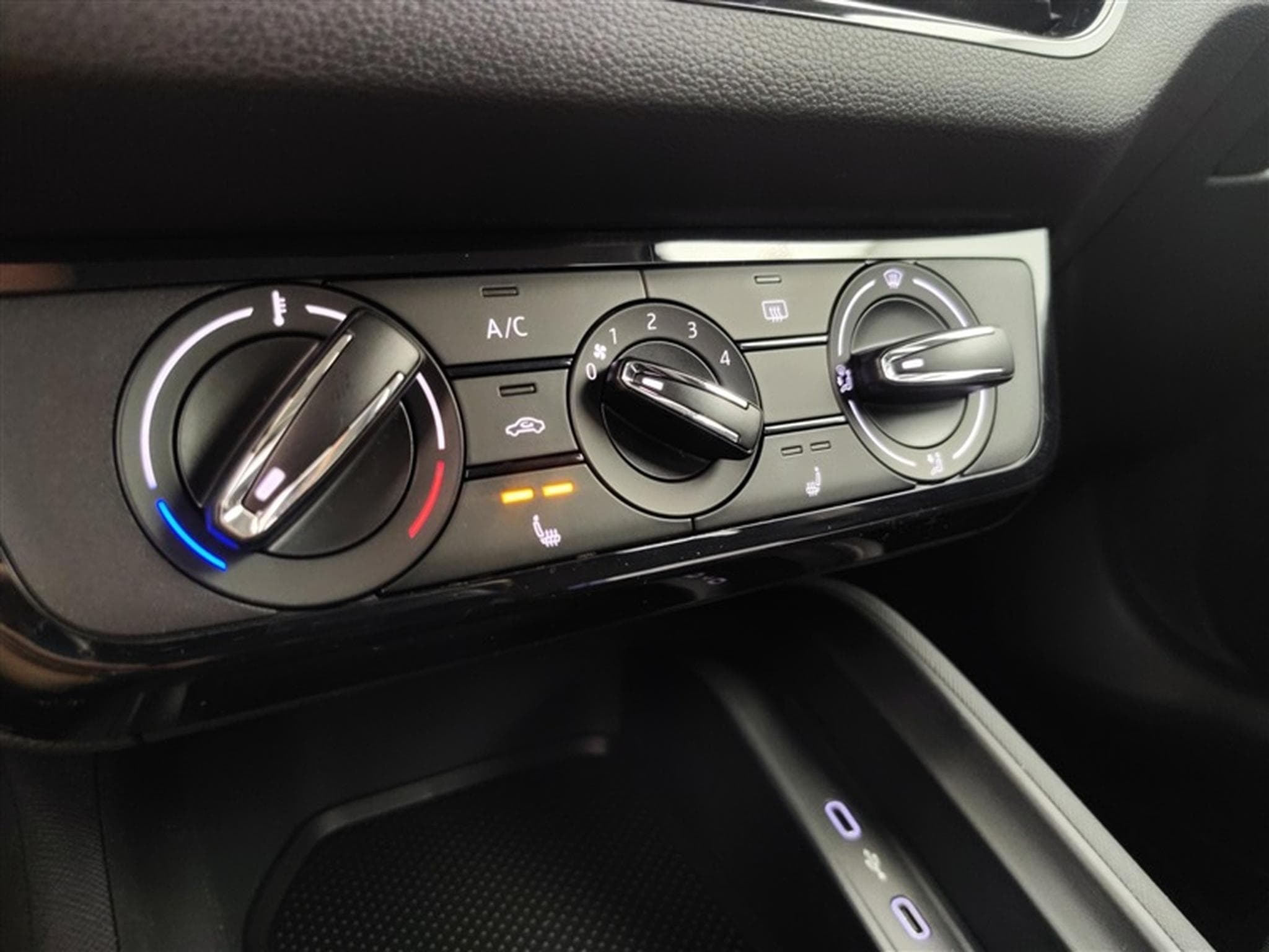 Skoda Scala 1.0 TSI 95cv Clever CARPLAY / FULL LED / PDC AR (2026) - Photo 17