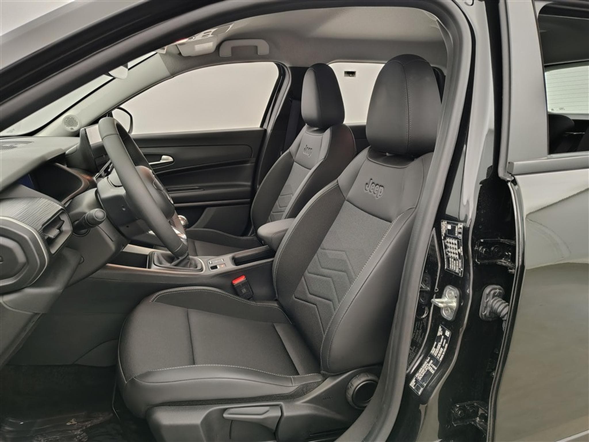 Jeep Avenger 1.2 Turbo 100cv Altitude NAVI / FULL LED / CUIR PARTIEL /CAM (2025) - Photo 7