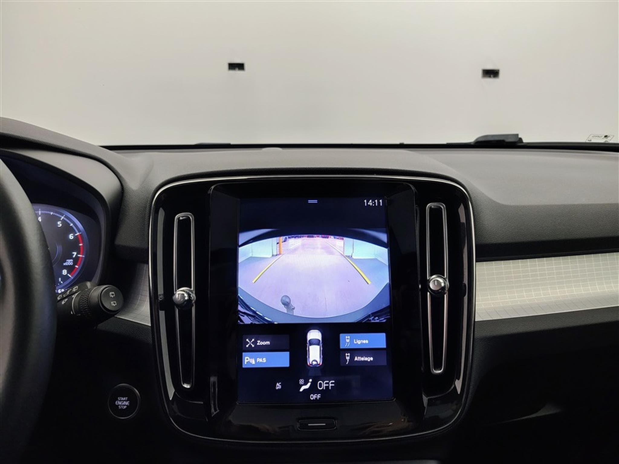 Volvo XC40 1.5 T3 Momentum Pro S-CUIR/NAVI/TO PANO/FULL LED/JA/PDC (2019) - Photo 17