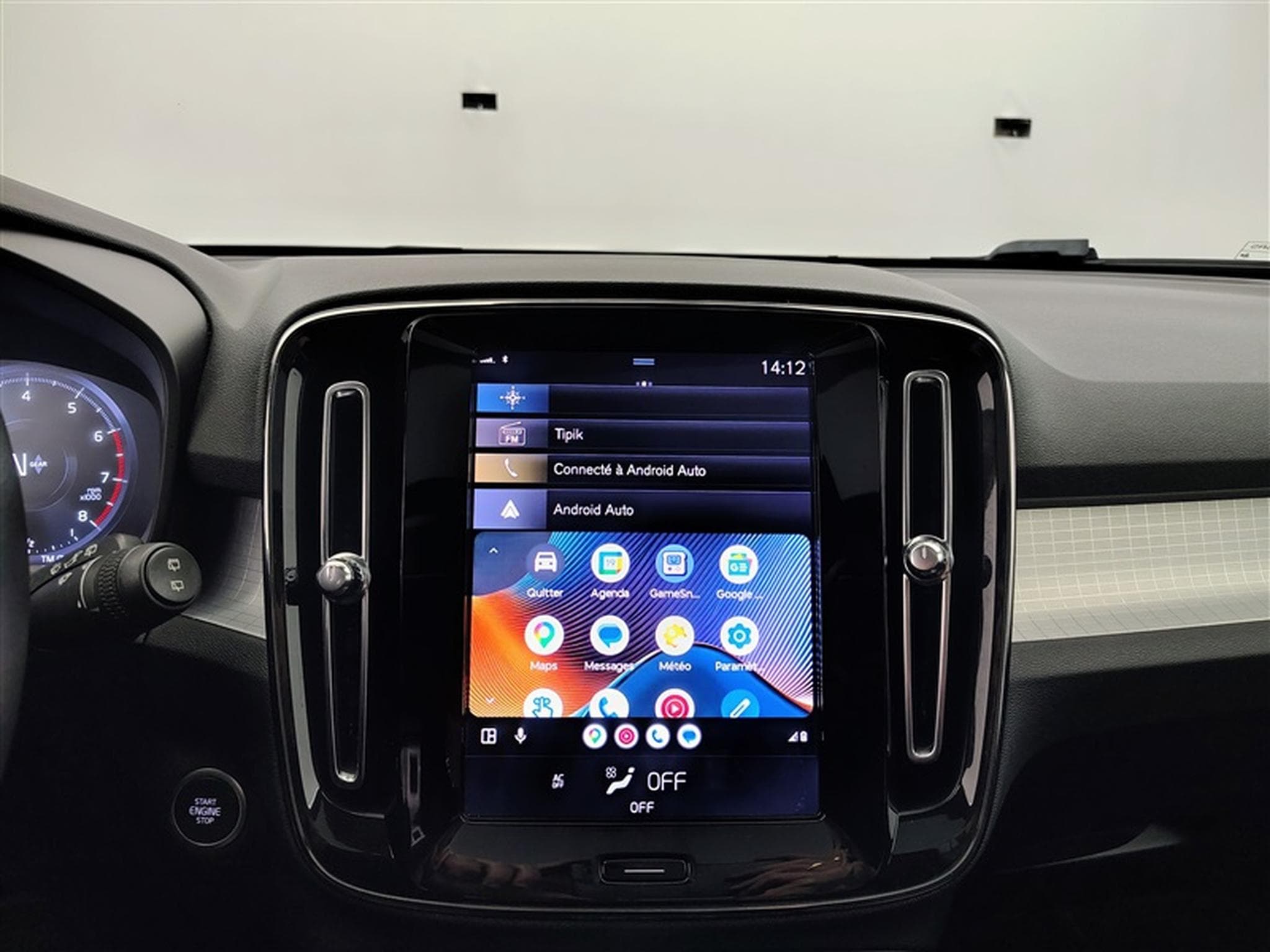 Volvo XC40 1.5 T3 Momentum Pro S-CUIR/NAVI/TO PANO/FULL LED/JA/PDC (2019) - Photo 22