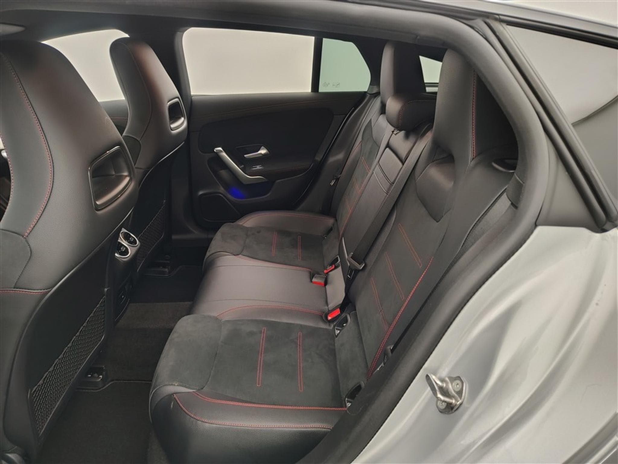 Mercedes CLA 200 d AMG Line (2023) - Foto 13