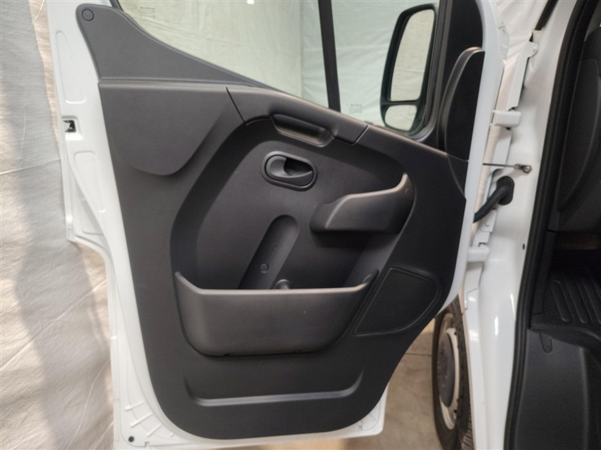 Renault Master 2.3 dCi 35 L2H2 Grand Confort NAVI / CLIM (2023) - Foto 16