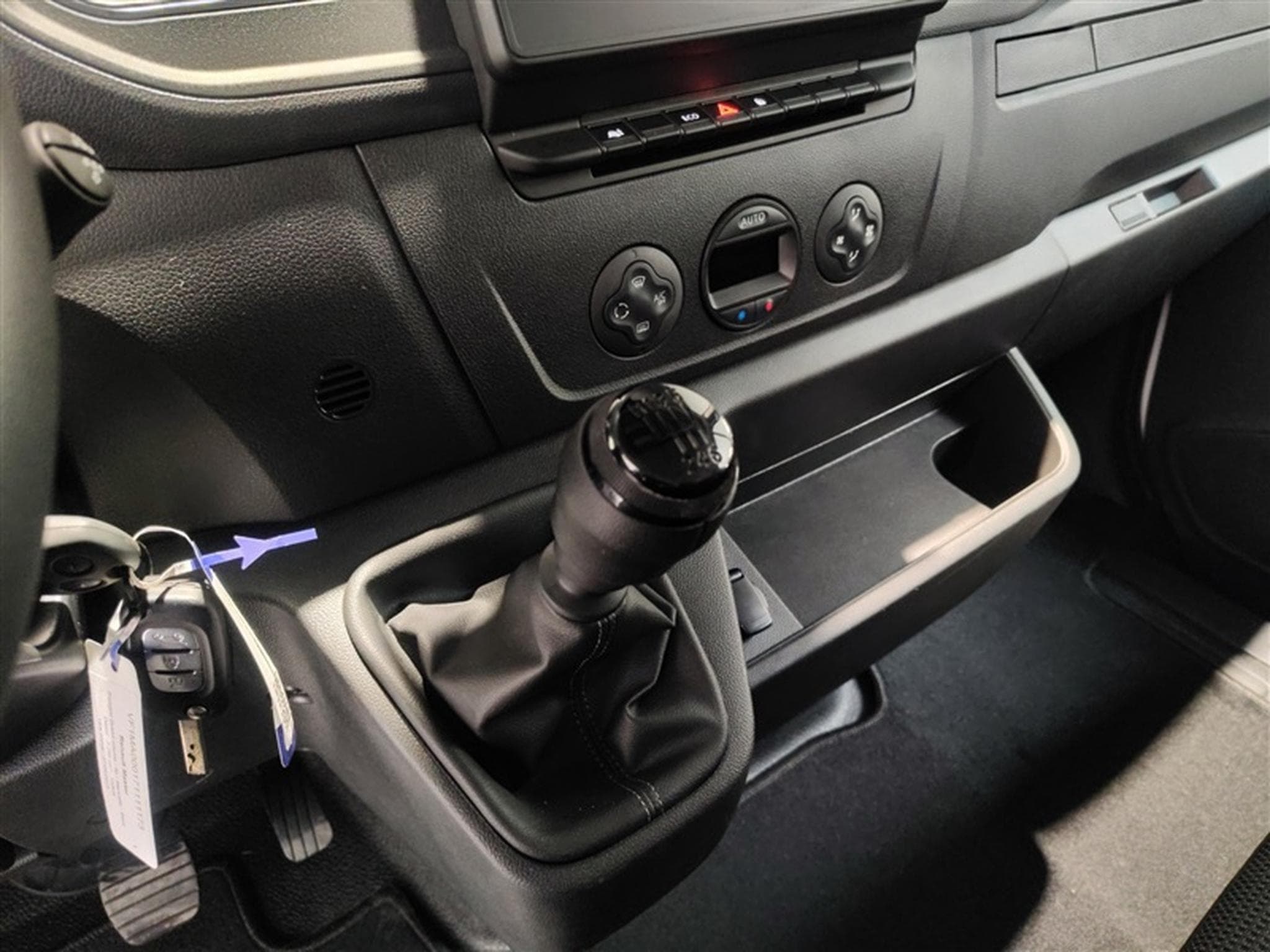 Renault Master 2.3 dCi 35 L2H2 Grand Confort NAVI / CLIM (2023) - Foto 13