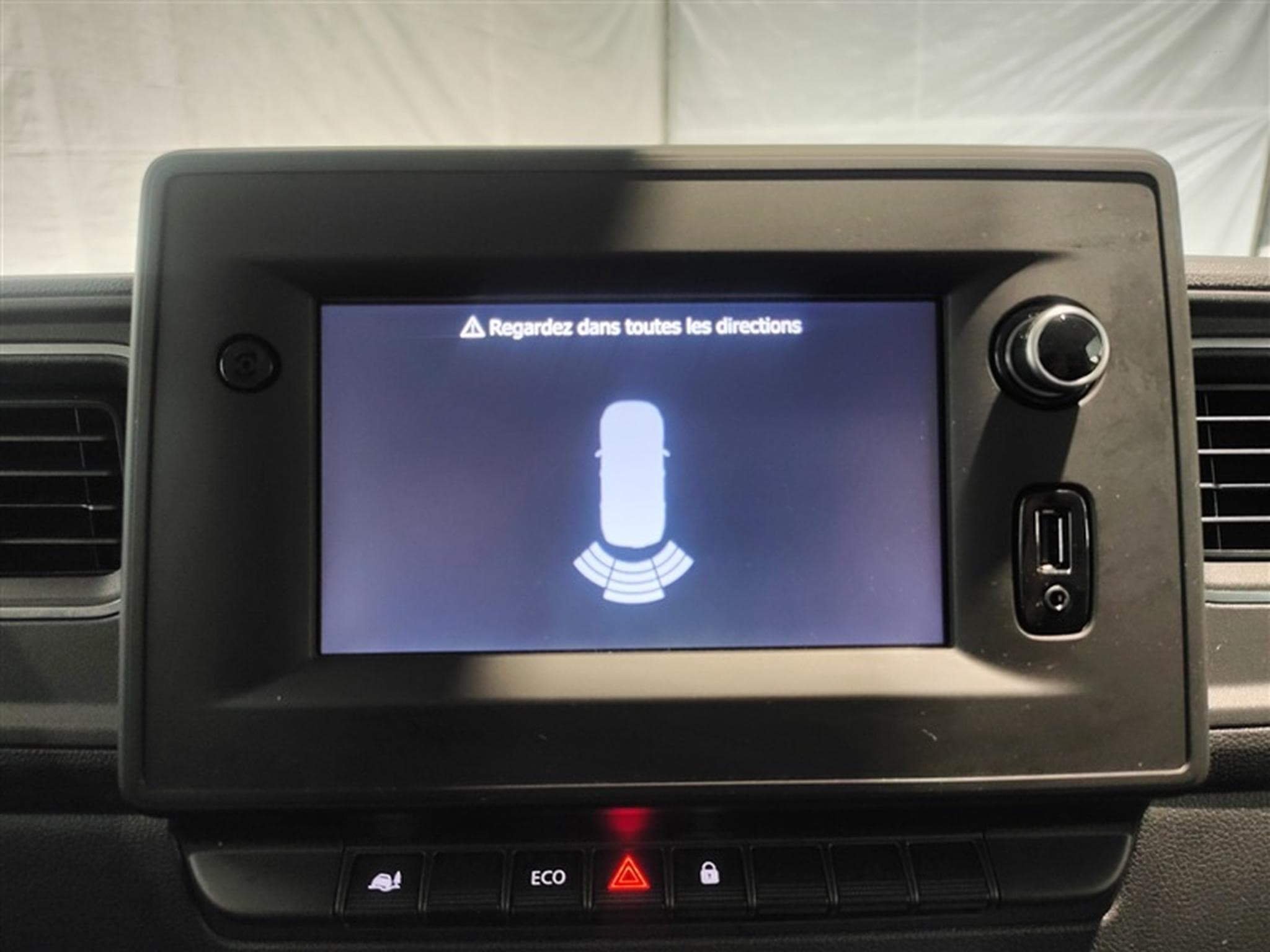 Renault Master 2.3 dCi 35 L2H2 Grand Confort NAVI / CLIM (2023) - Foto 17