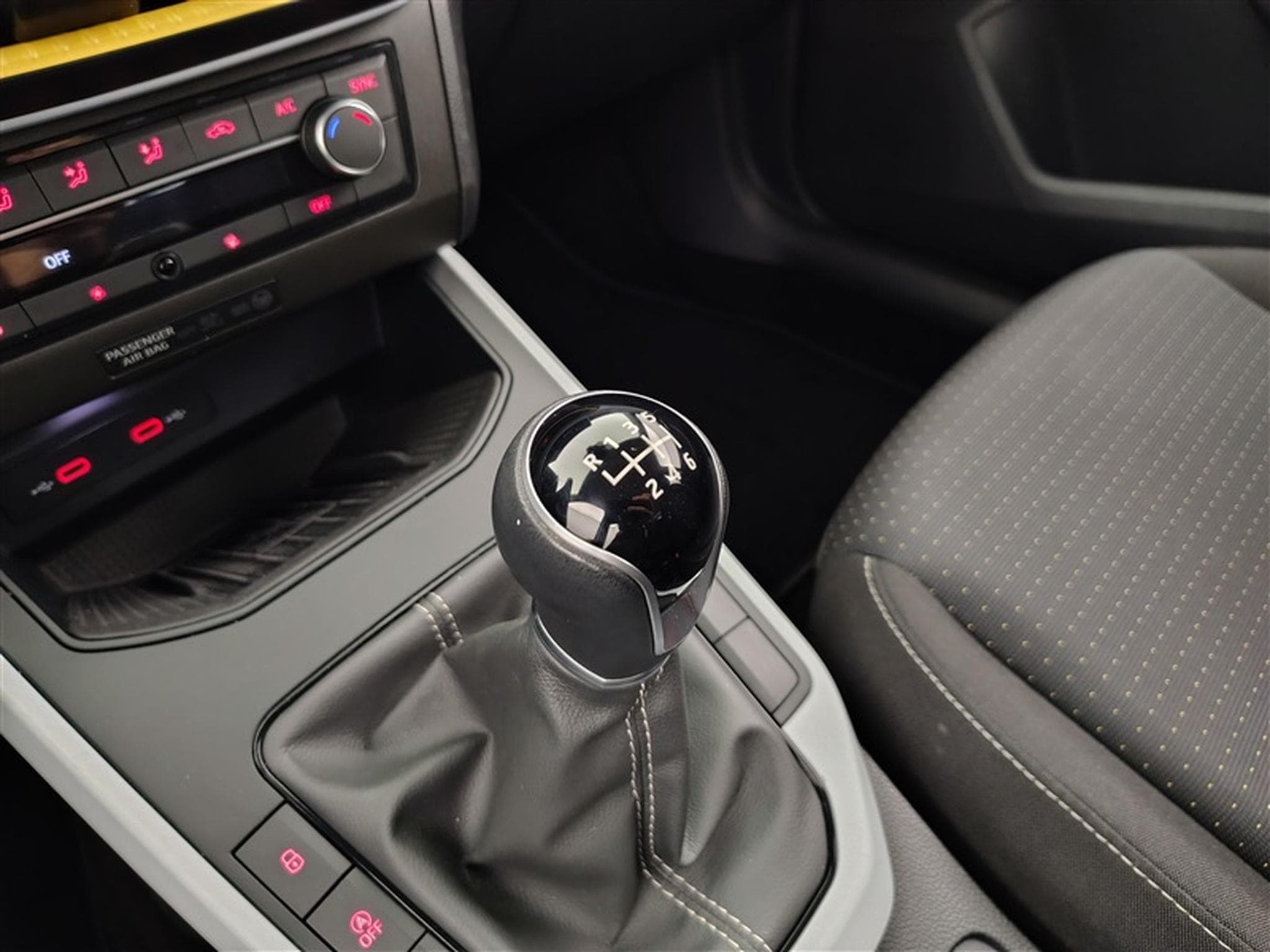 Seat Arona 1.0 TSI 110cv Style NAVI COCKPIT / FULL LED / PDC AR / JA16" (2022) - Foto 12