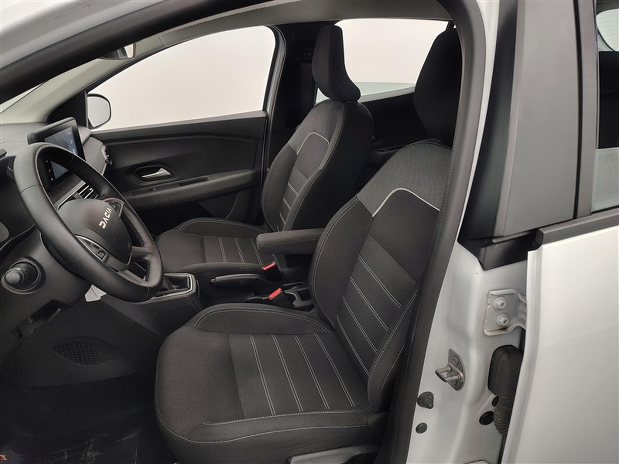 Dacia Sandero 1.0 TCe Expression CVT (2024) - Foto 7