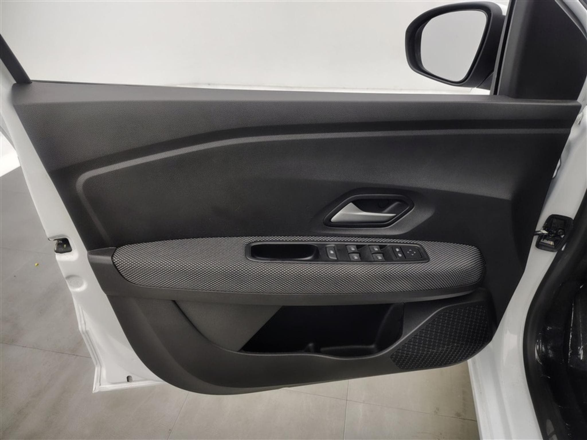 Dacia Sandero 1.0 TCe Expression CVT (2024) - Foto 16