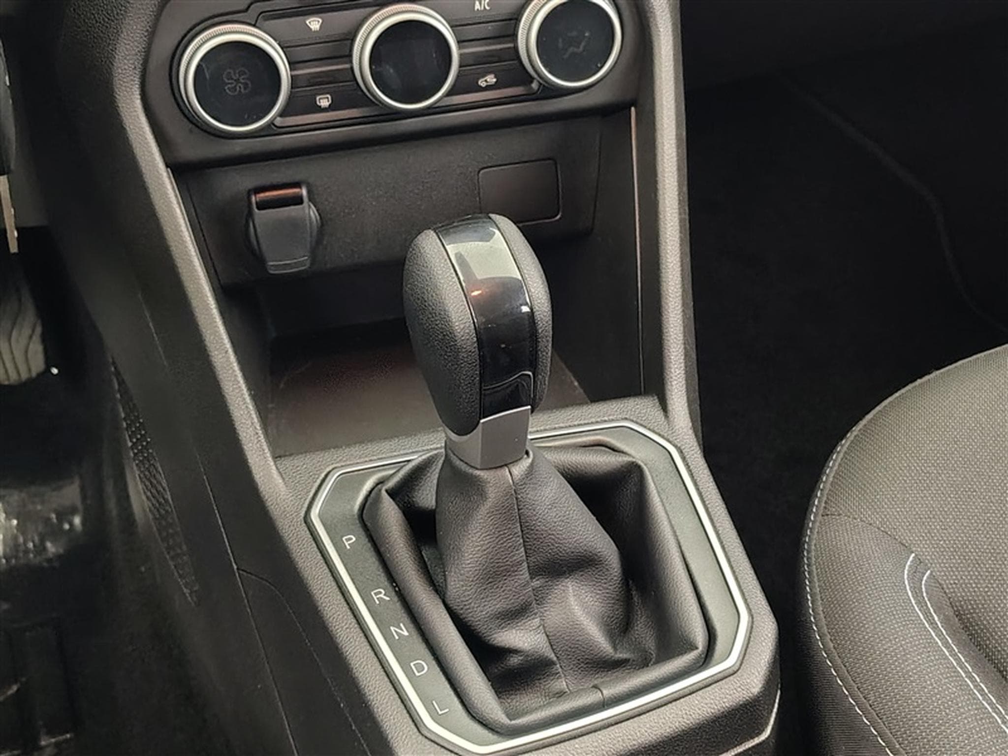 Dacia Sandero 1.0 TCe Expression CVT (2024) - Foto 12