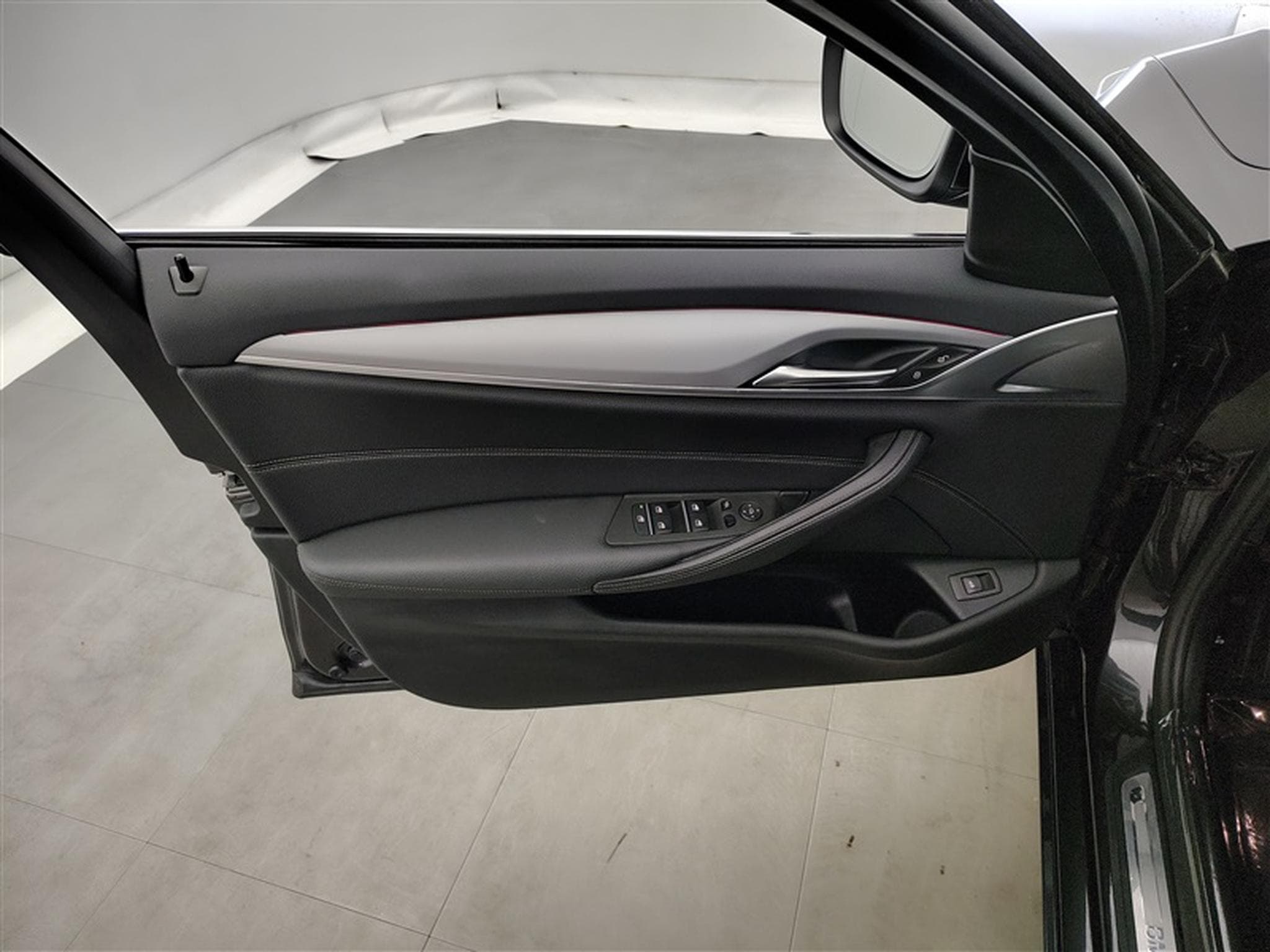 BMW 518 Touring 518 dA MHEV NAVI / CUIR SPORT / FULL LED (2023) - Foto 17