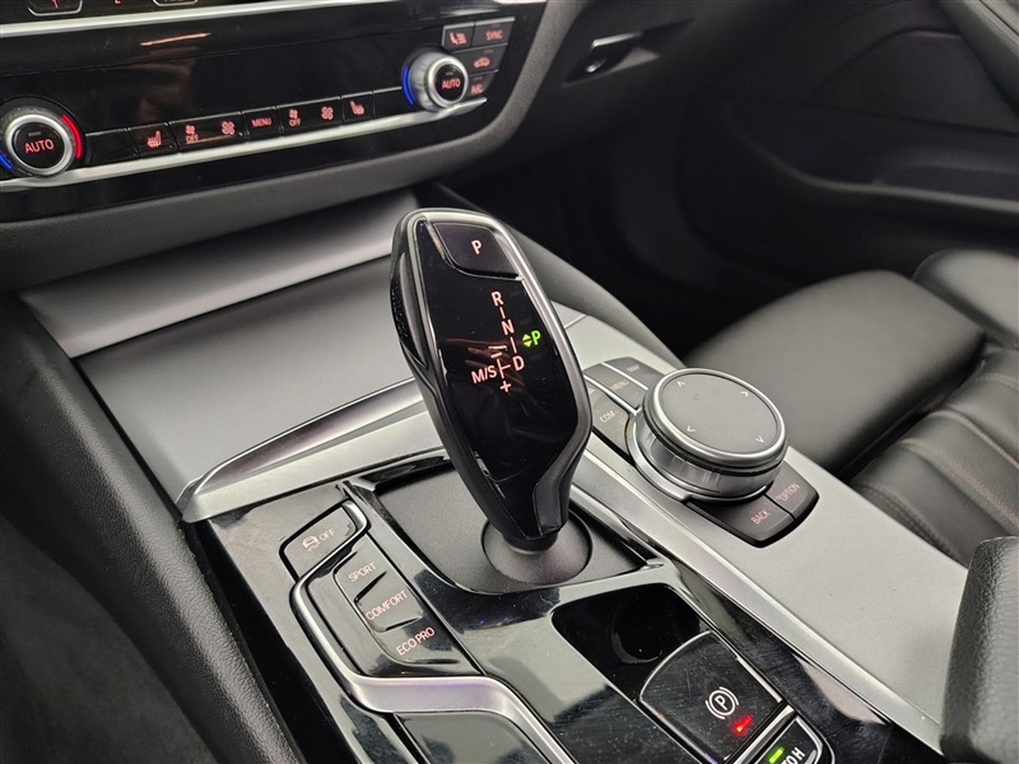 BMW 518 Touring 518 dA MHEV NAVI / CUIR SPORT / FULL LED (2023) - Foto 12