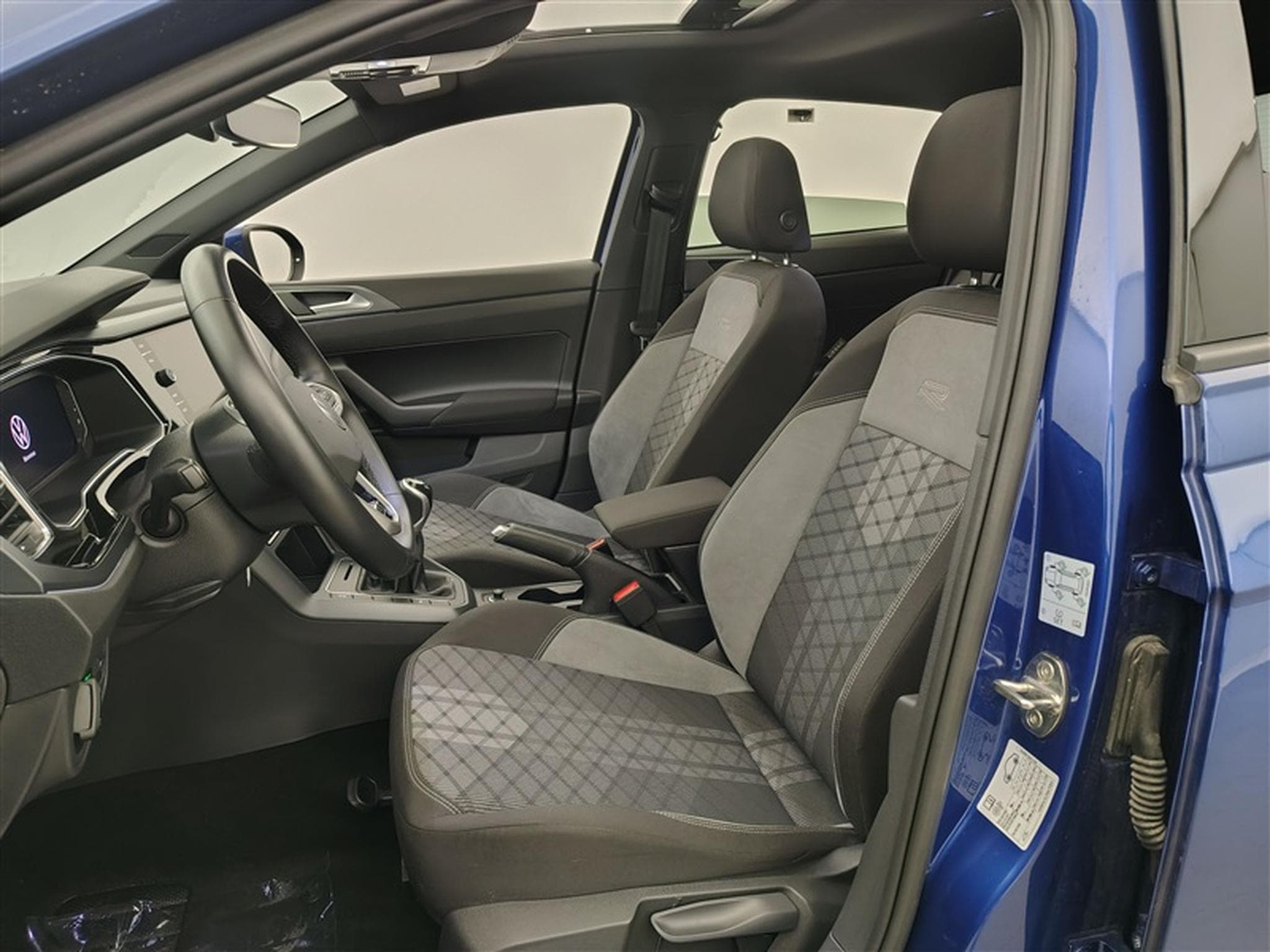 VW Taigo 1.0 TSI 115Cv R-Line CARPLAY / TO PANO / FULL LED (2025) - Foto 7