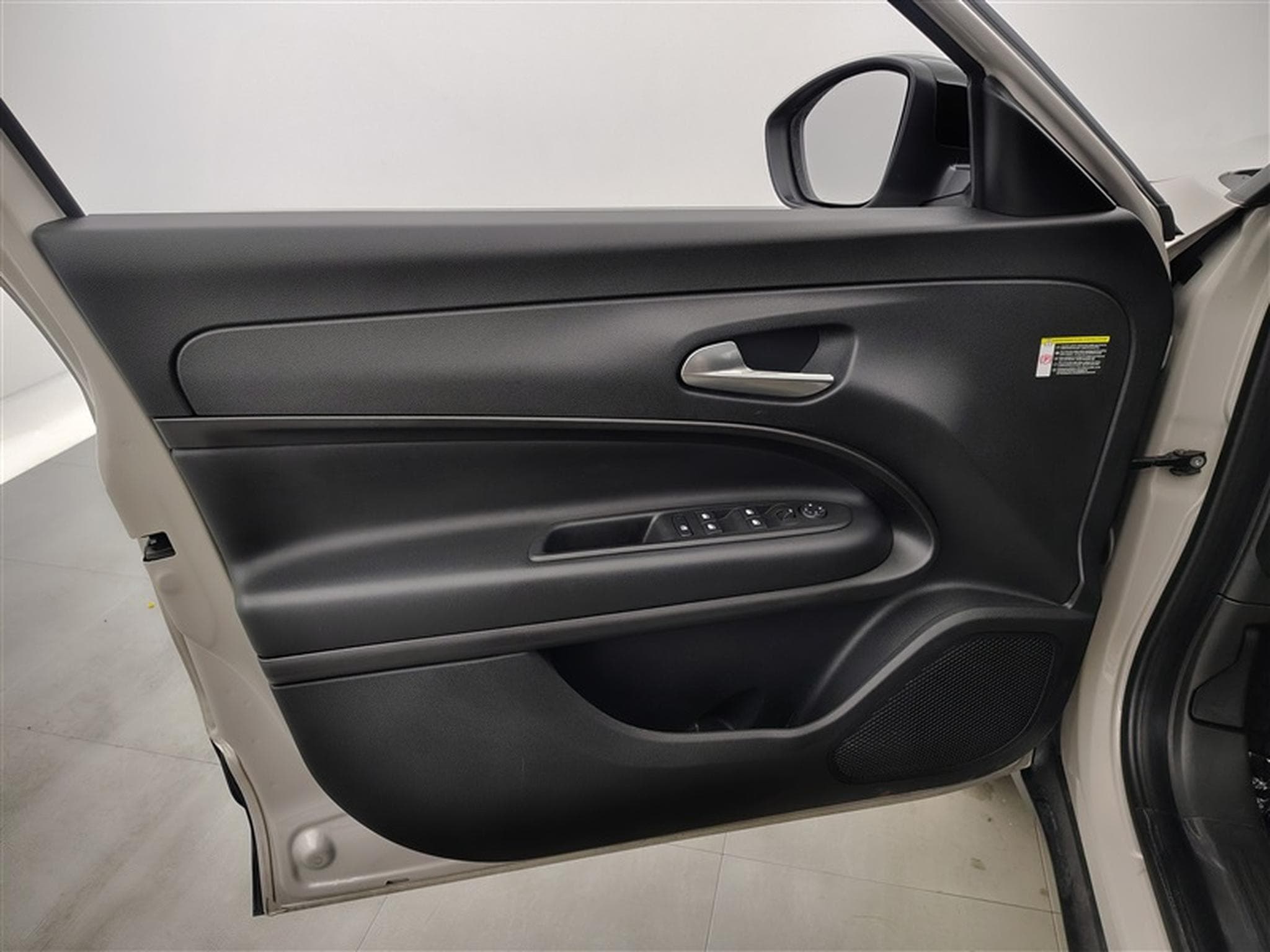 Jeep Avenger 1.2 Turbo 100cv Altitude NAVI / S-CUIR / FULL LED / CARPLAY (2025) - Foto 17