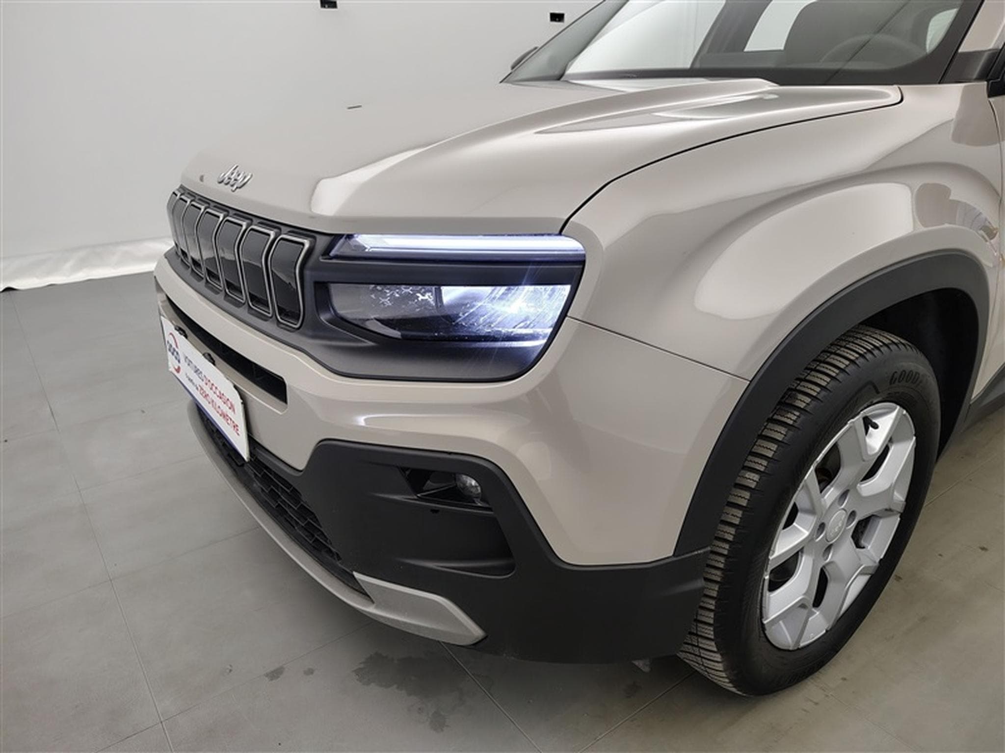 Jeep Avenger 1.2 Turbo 100cv Altitude NAVI / S-CUIR / FULL LED / CARPLAY (2025) - Foto 15