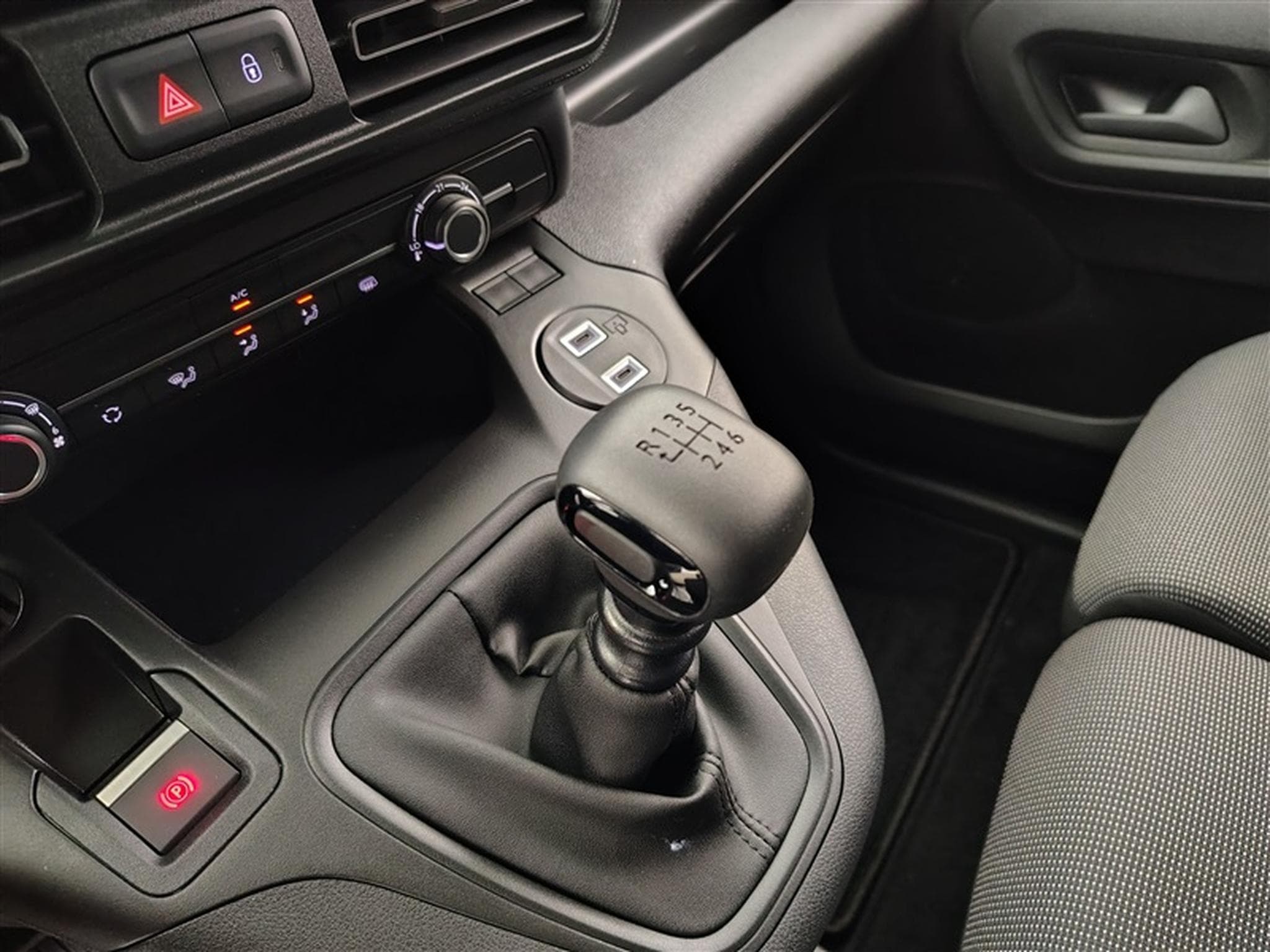 Citroën Berlingo 1.5 BlueHDi 100cv M 3pl. CARPLAY / CAMERA (2026) - Photo 12