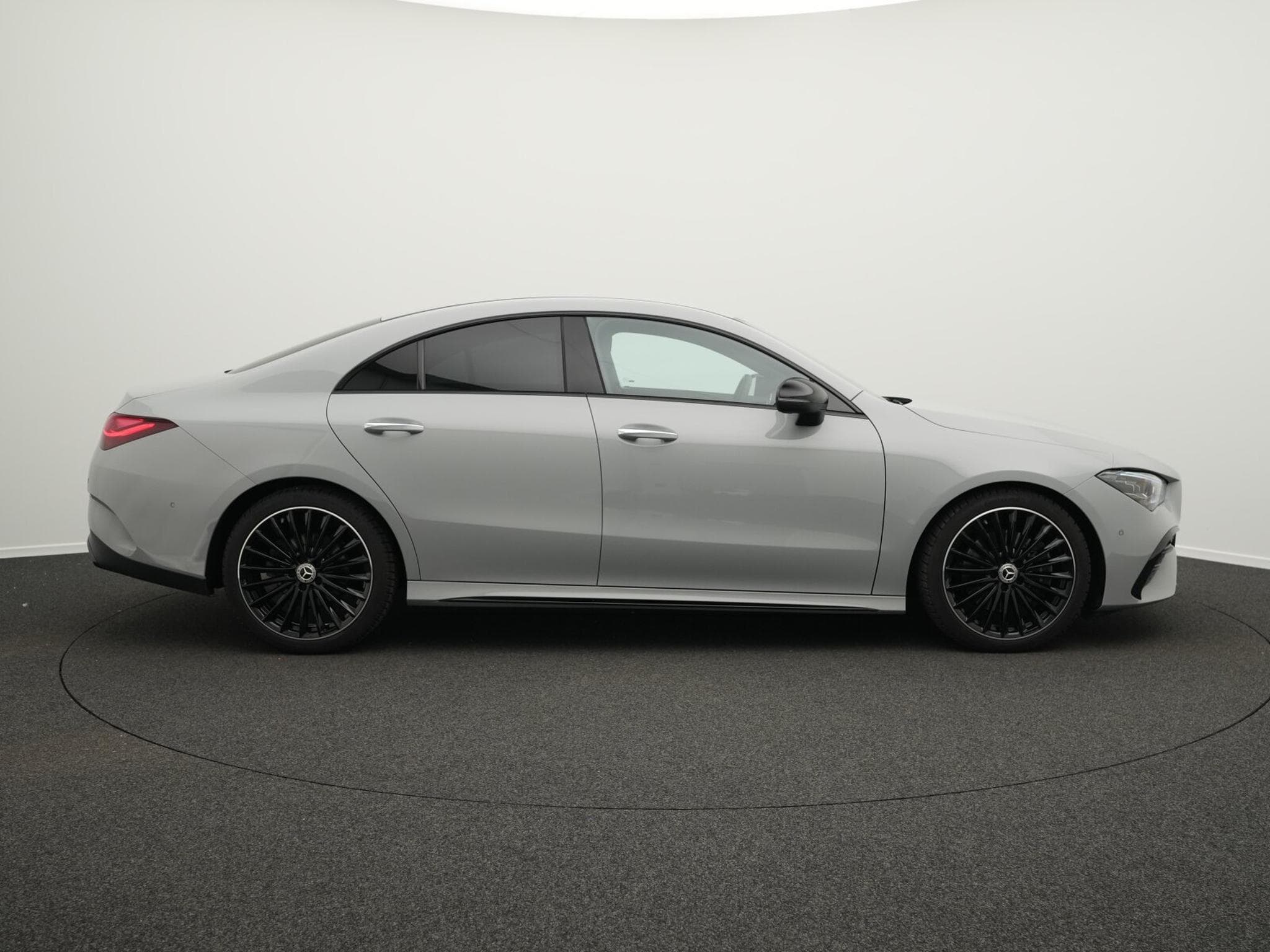 Mercedes CLA 200 d AMG-Line Cpe Multi+Kamera+Night+19" (2025) - Foto 5