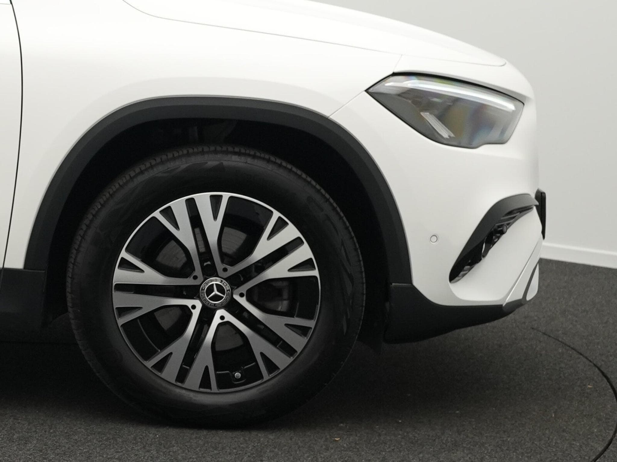 Mercedes GLA 180 Progressive LED+Kamera+Easypack (2025) - Photo 8
