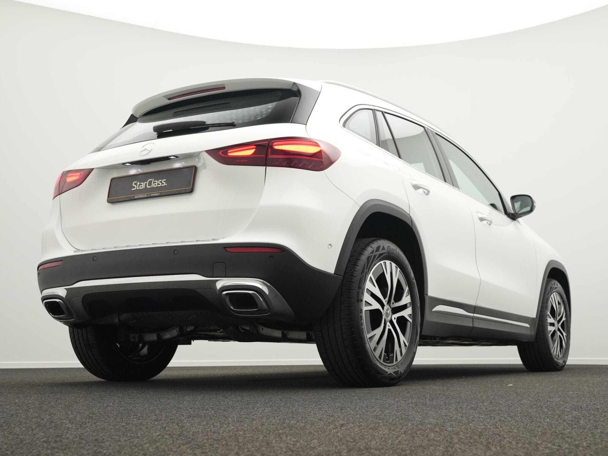 Mercedes GLA 180 Progressive LED+Kamera+Easypack (2025) - Photo 11