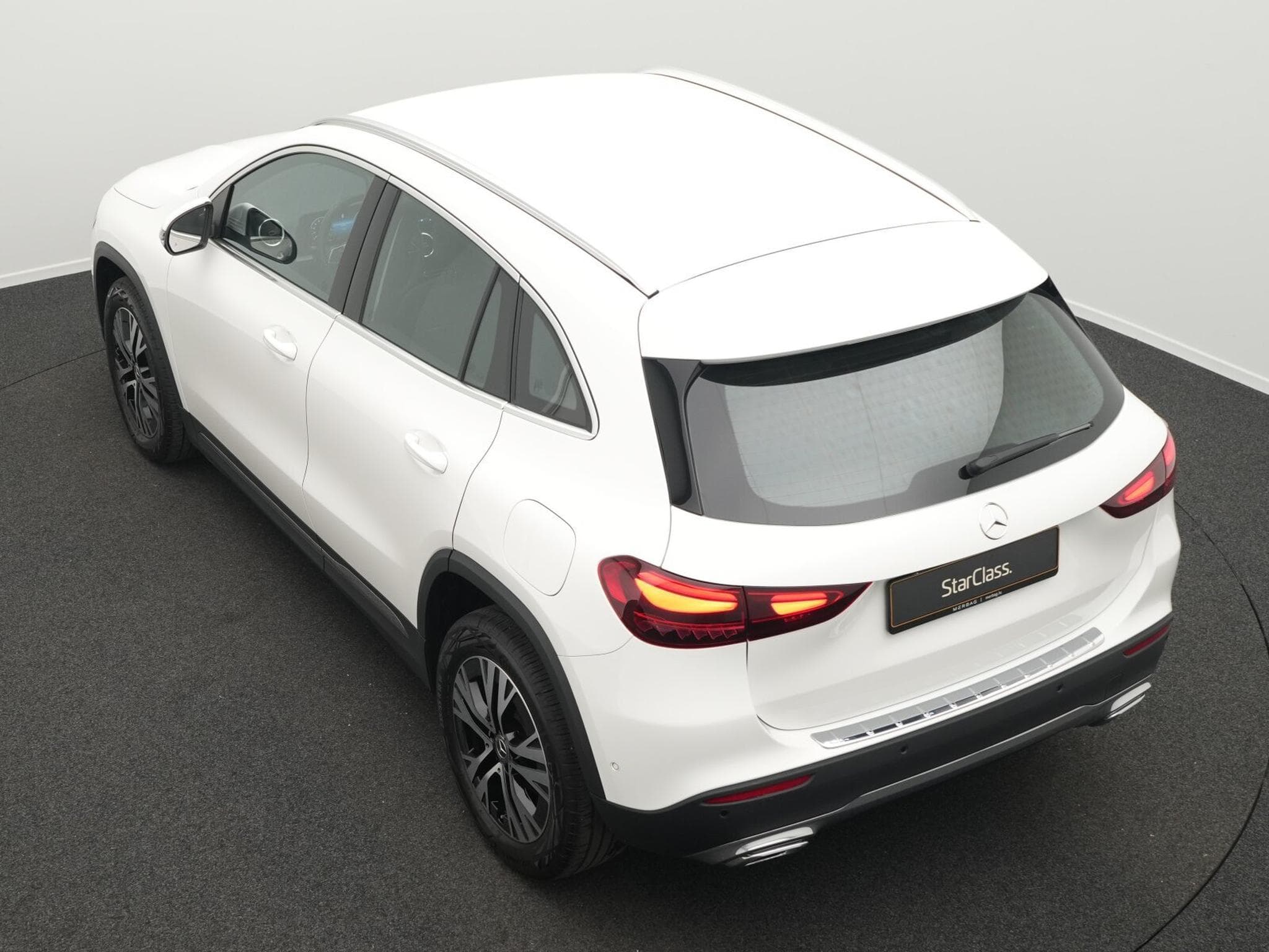 Mercedes GLA 180 Progressive LED+Kamera+Easypack (2025) - Photo 13