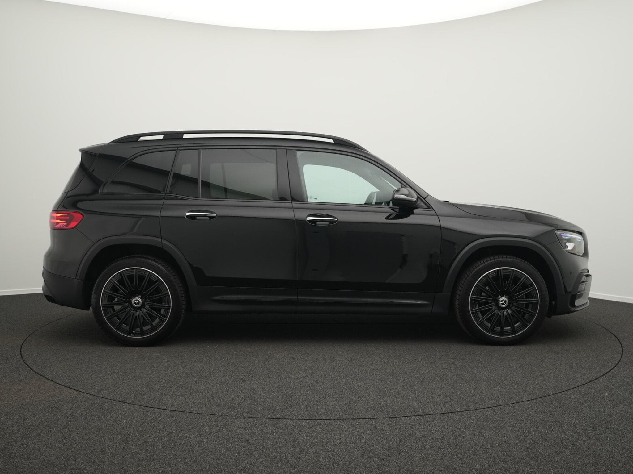 Mercedes GLB 200 d AMG-Line Multi+AHK+Kamera+Night (2025) - Photo 5