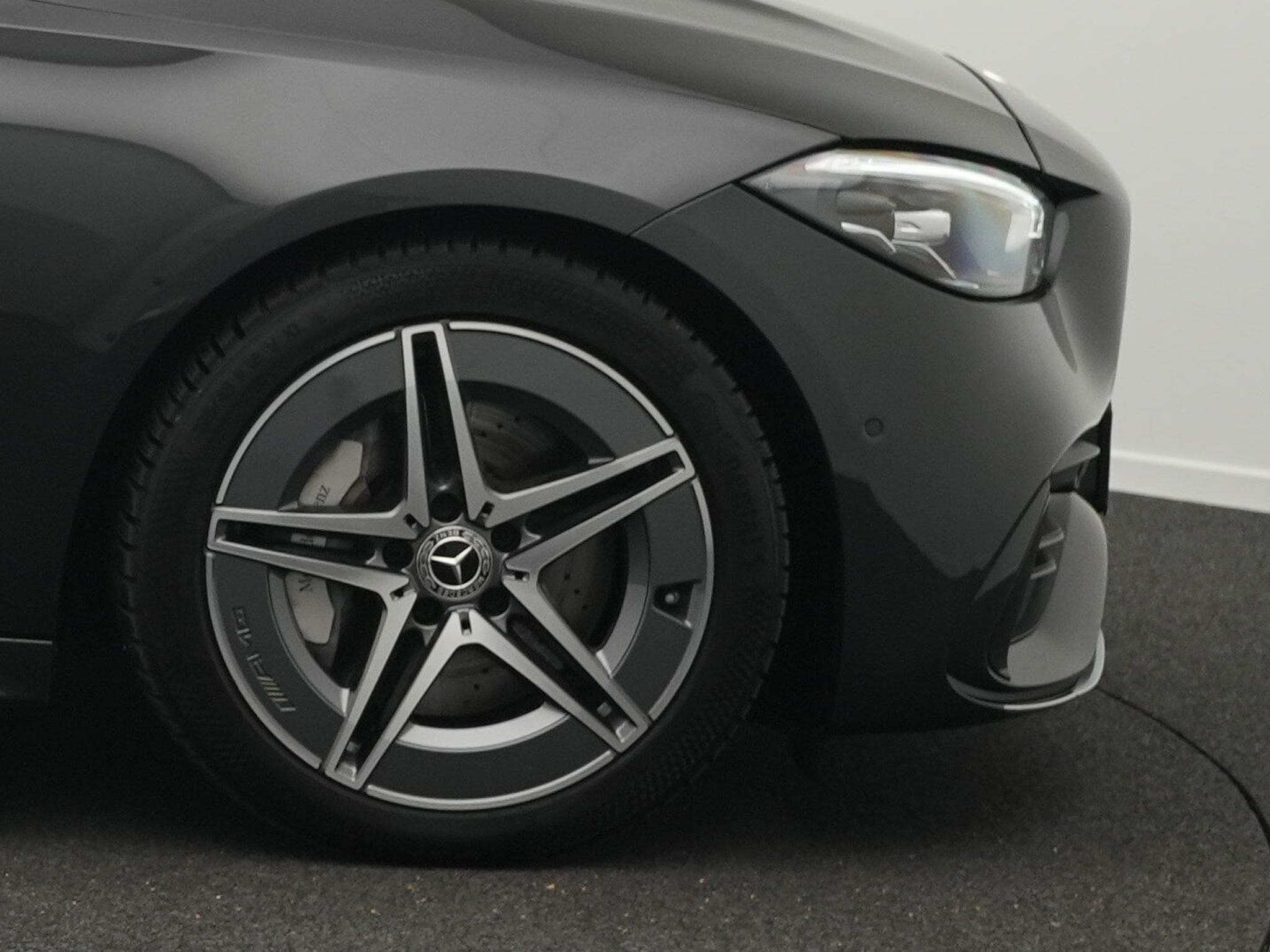 Mercedes C 300 d T AMG-Line LED+Kamera+AHK+EasyPack (2025) - Photo 8