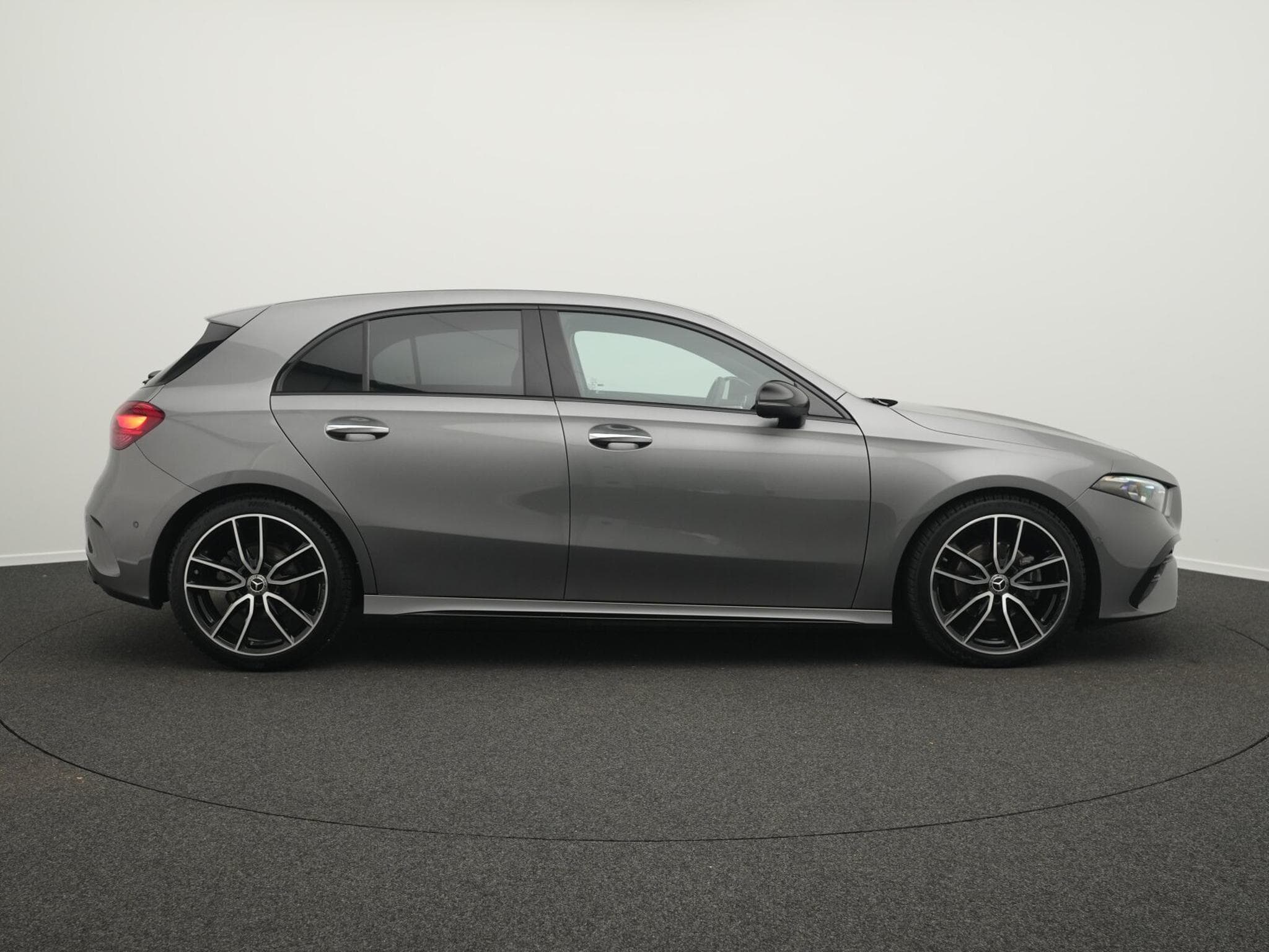 Mercedes A 200 d Multi+Kamera+Night+MBUX (2025) - Photo 5