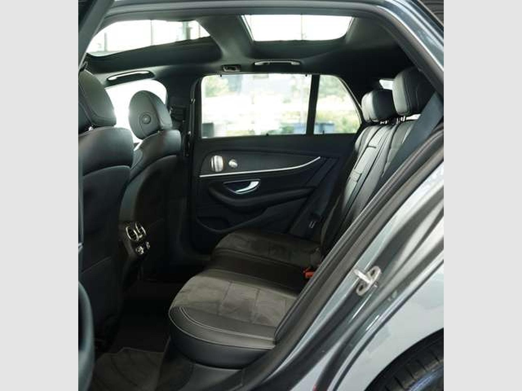 Mercedes E 300 de T AMG Line *2.H *Pano *Night *BURM *AHK (2022) - Photo 23