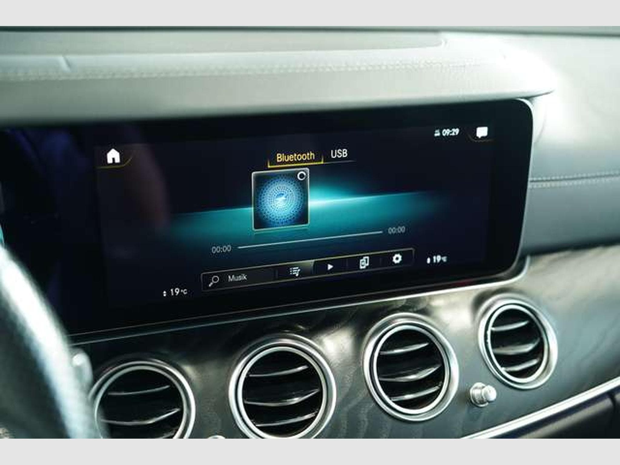 Mercedes E 300 de T AMG Line *2.H *Pano *Night *BURM *AHK (2022) - Photo 35